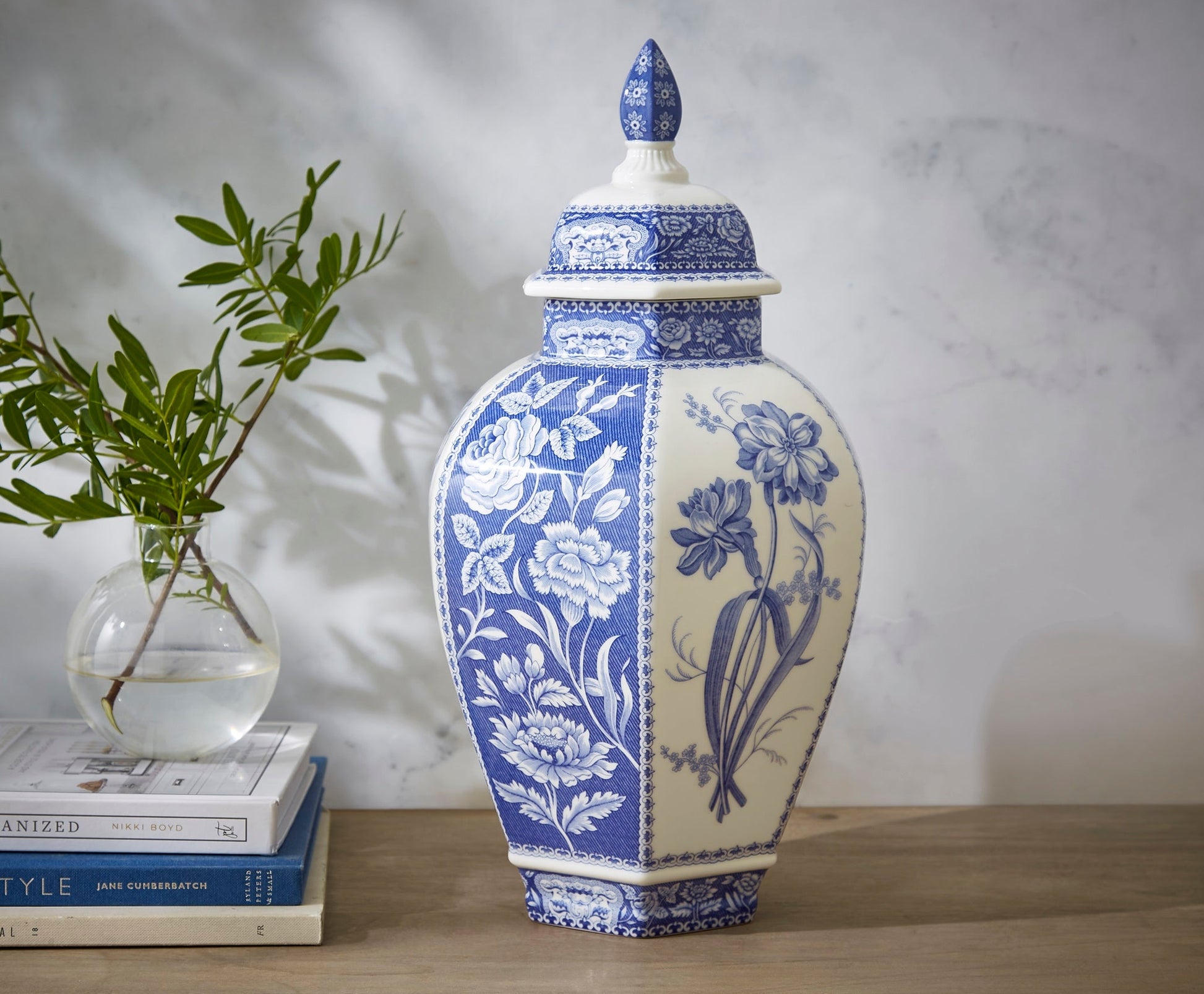 Blue Italian Floral Vase – Porcelain Blue & White Decorative Vase dinnerware CasaFenix
