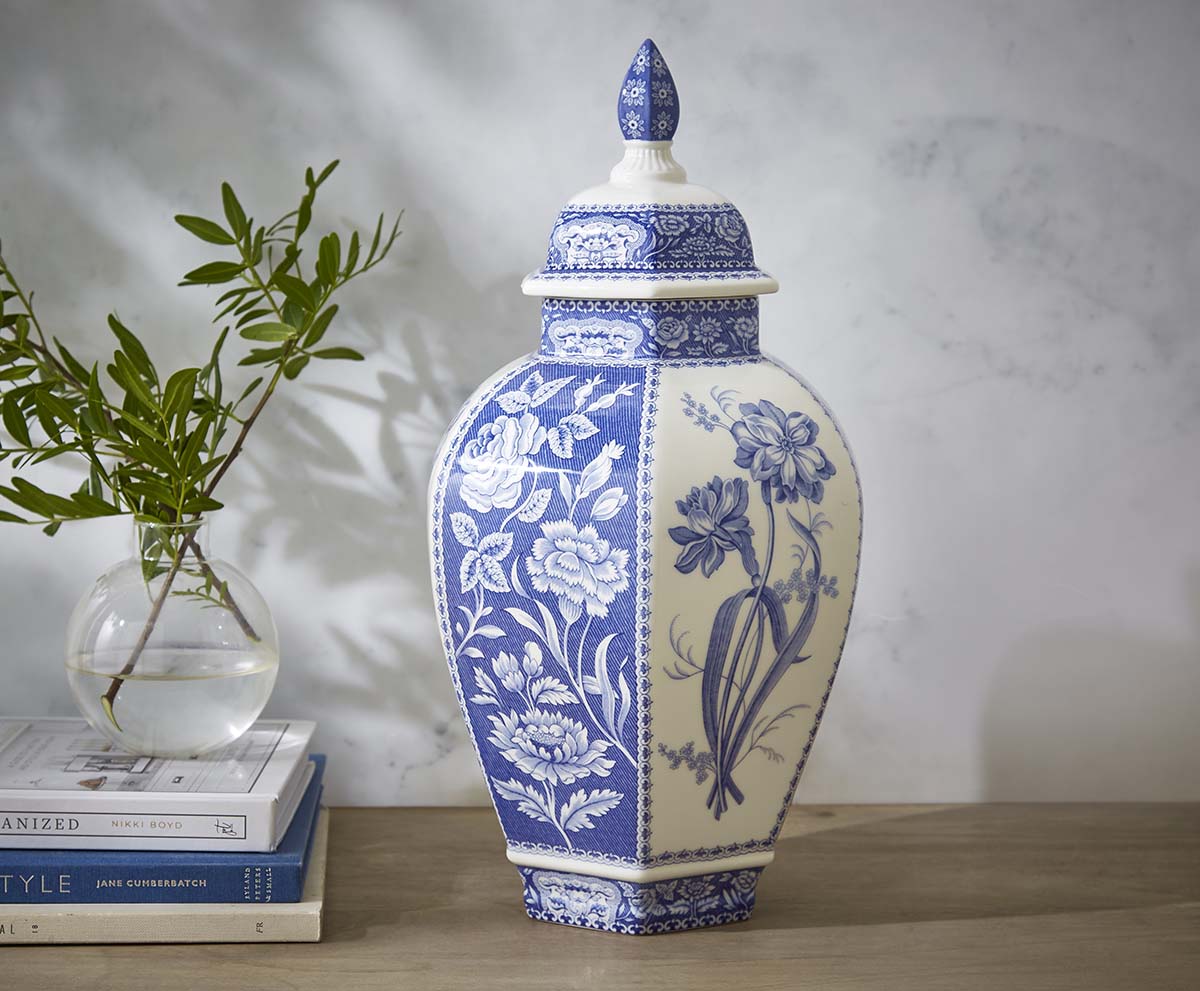 Blue Italian Floral Vase – Porcelain Blue & White Decorative Vase dinnerware CasaFenix