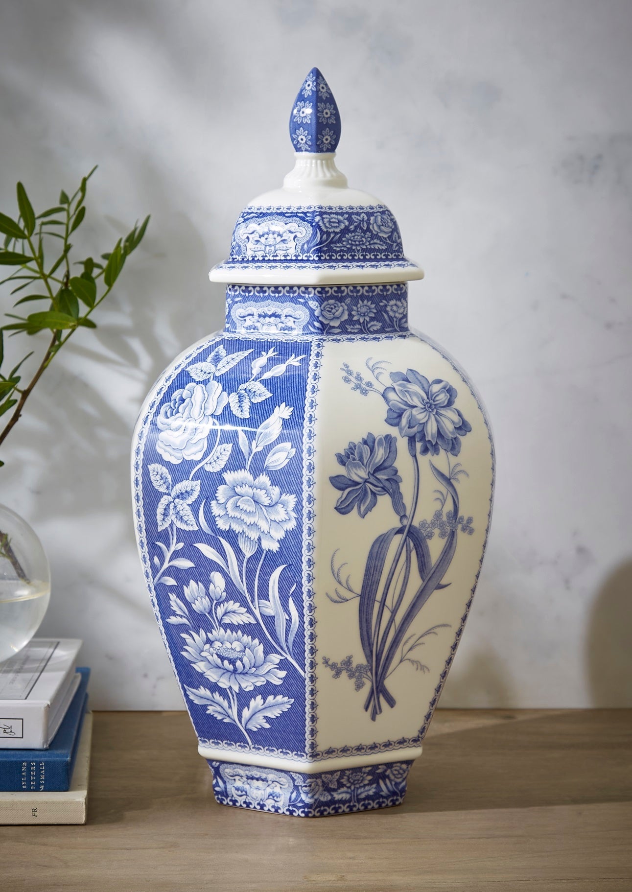 Blue Italian Floral Vase – Porcelain Blue & White Decorative Vase dinnerware CasaFenix