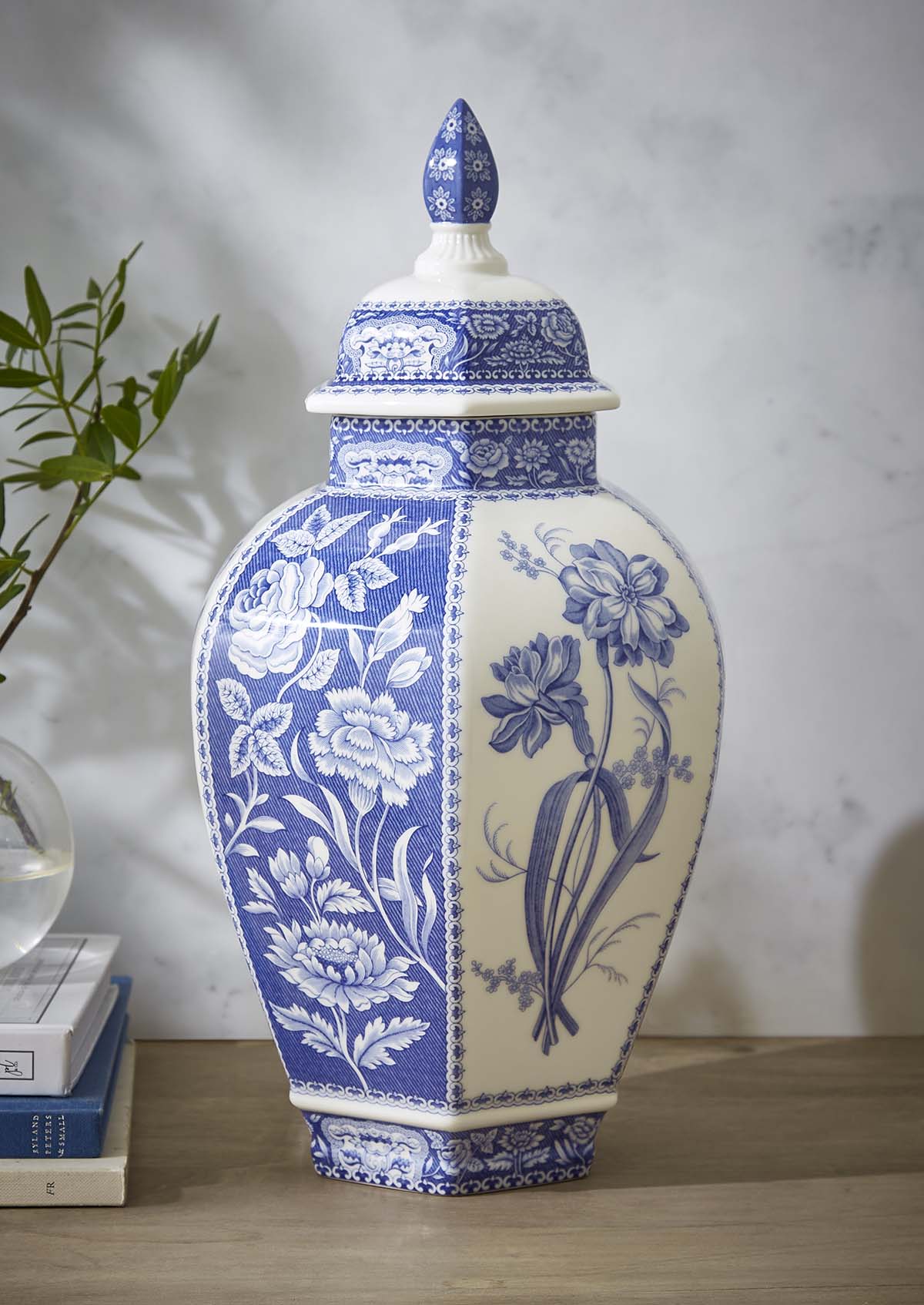Blue Italian Floral Vase – Porcelain Blue & White Decorative Vase dinnerware CasaFenix