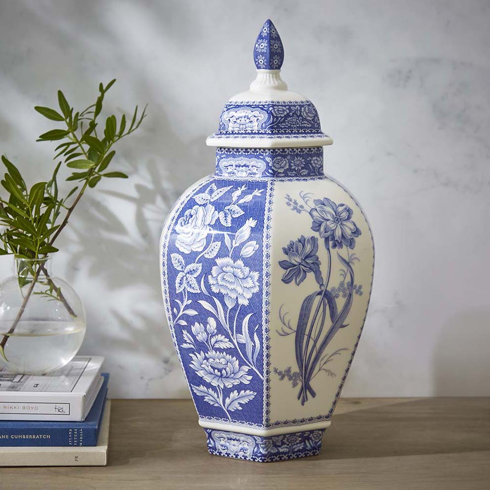 Blue Italian Floral Vase – Porcelain Blue & White Decorative Vase dinnerware CasaFenix