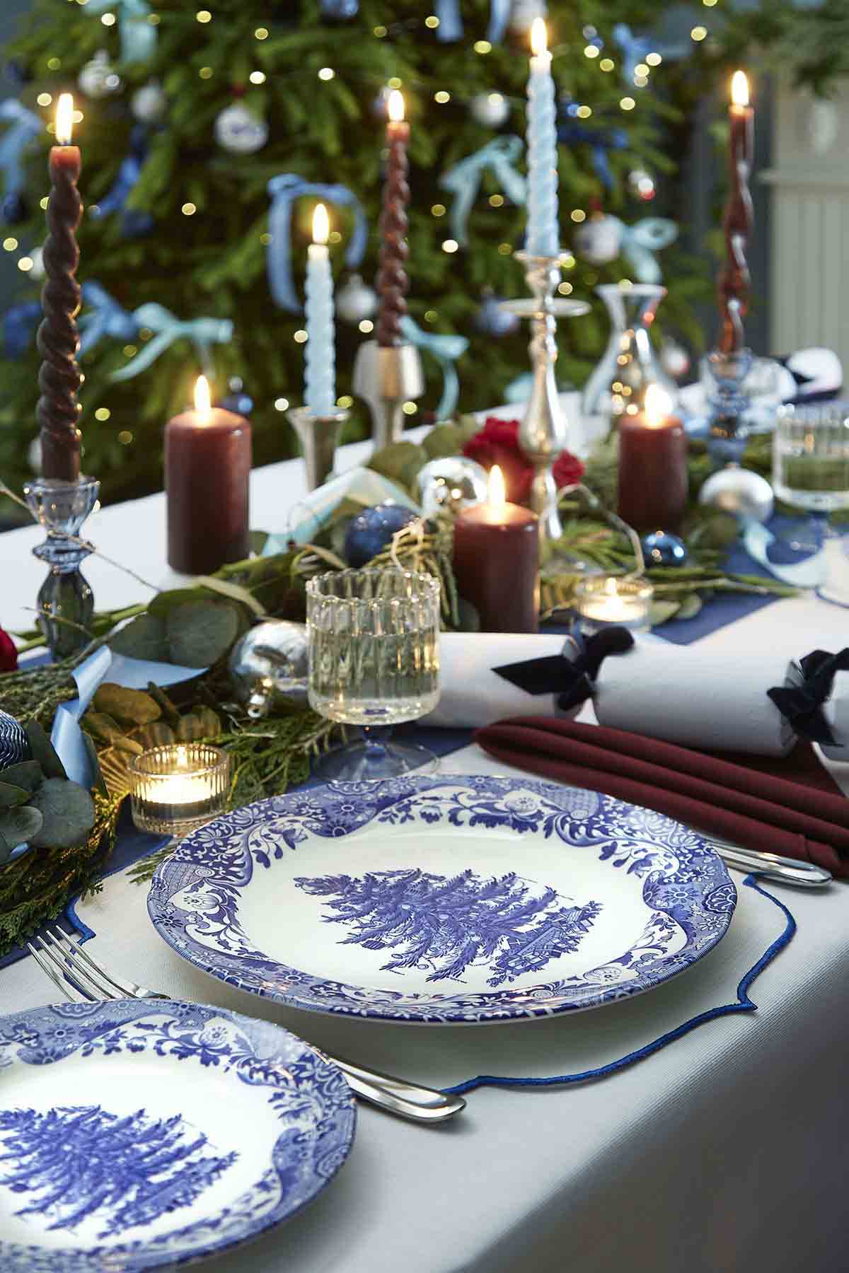 Blue Italian Christmas Set of 4 x 27cm Dinner Plates – Festive Blue Italian dinnerware CasaFenix