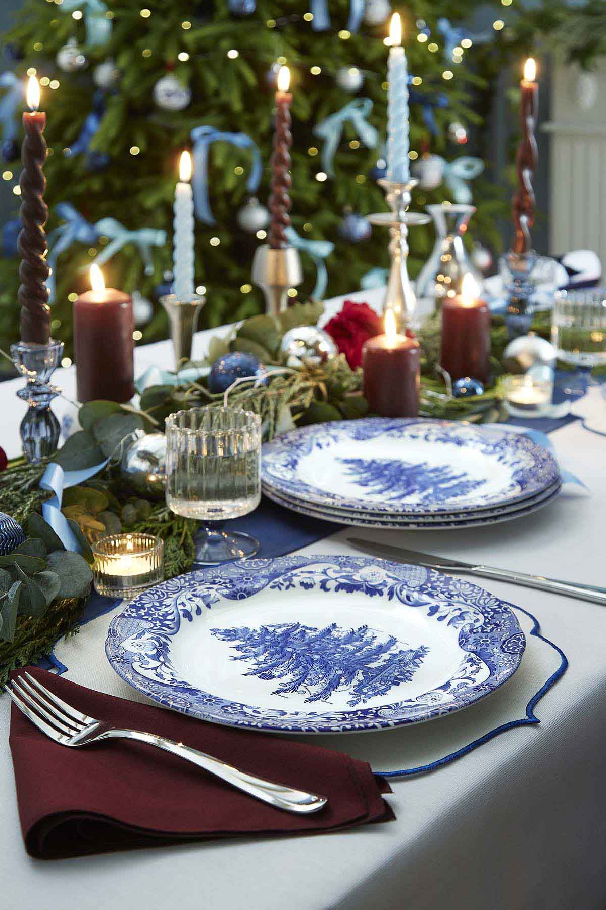 Blue Italian Christmas Set of 4 x 27cm Dinner Plates – Festive Blue Italian dinnerware CasaFenix