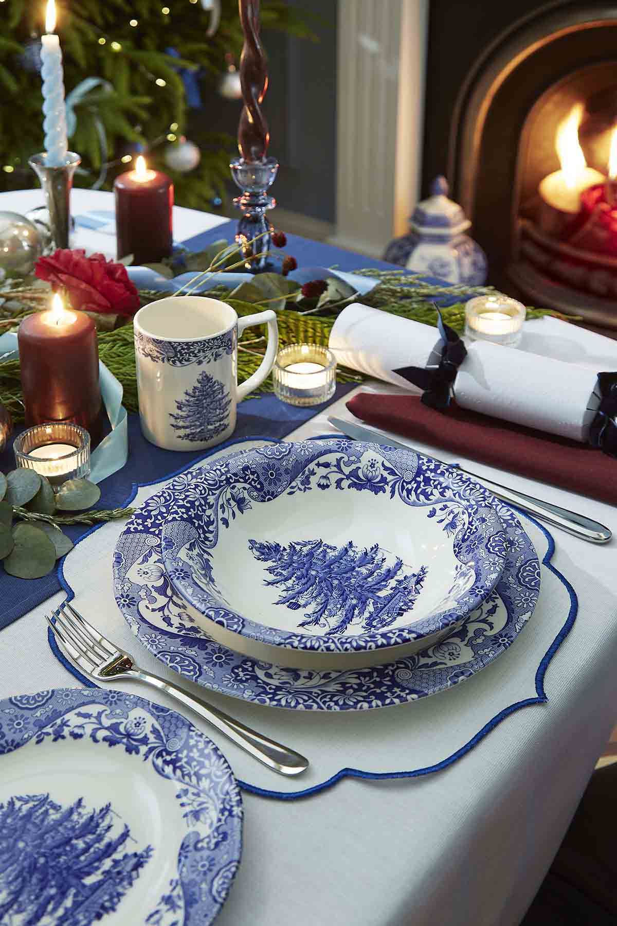 Blue Italian Christmas Set of 4 x 27cm Dinner Plates – Festive Blue Italian dinnerware CasaFenix