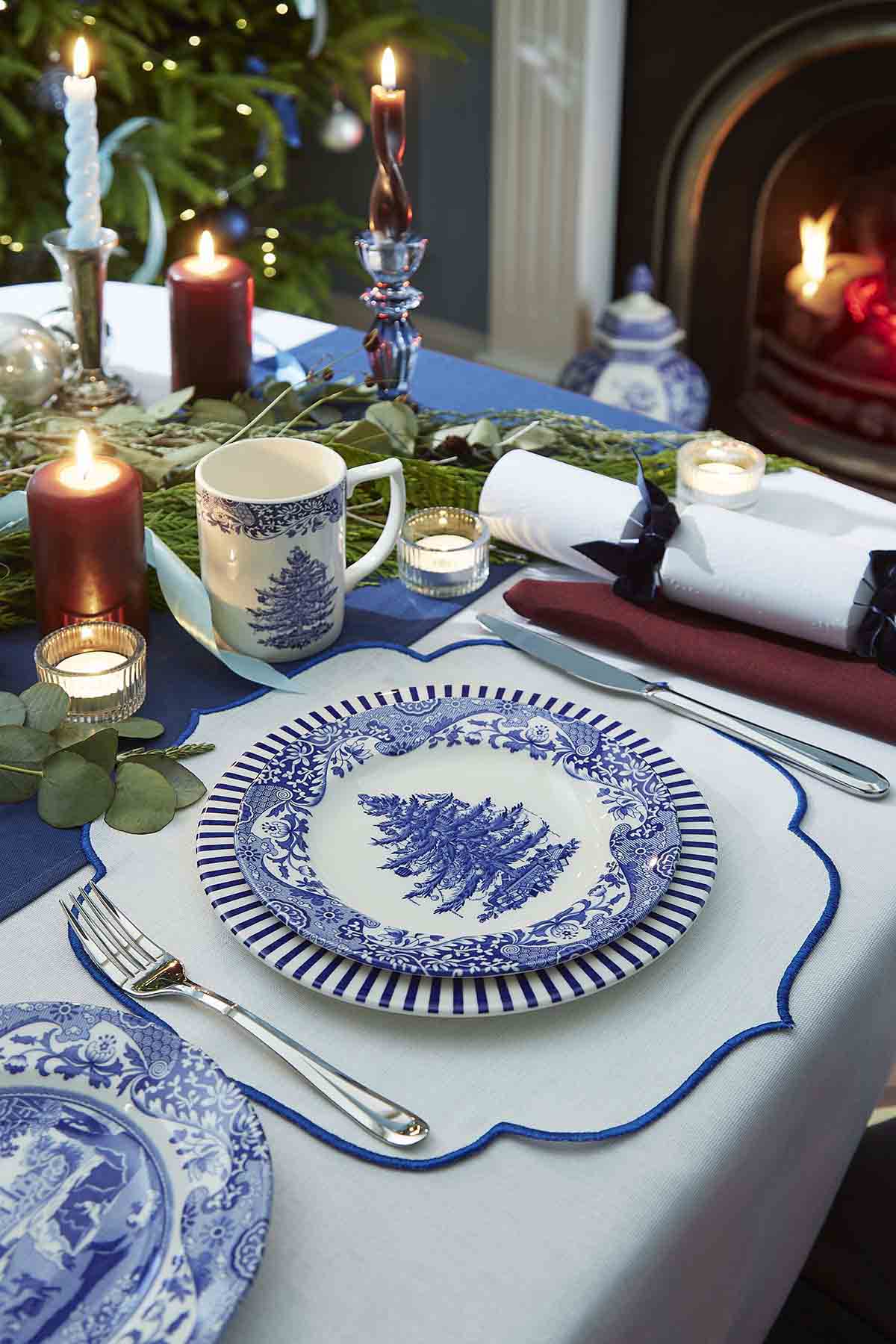 Blue Italian Christmas Set of 4 x 27cm Dinner Plates – Festive Blue Italian dinnerware CasaFenix