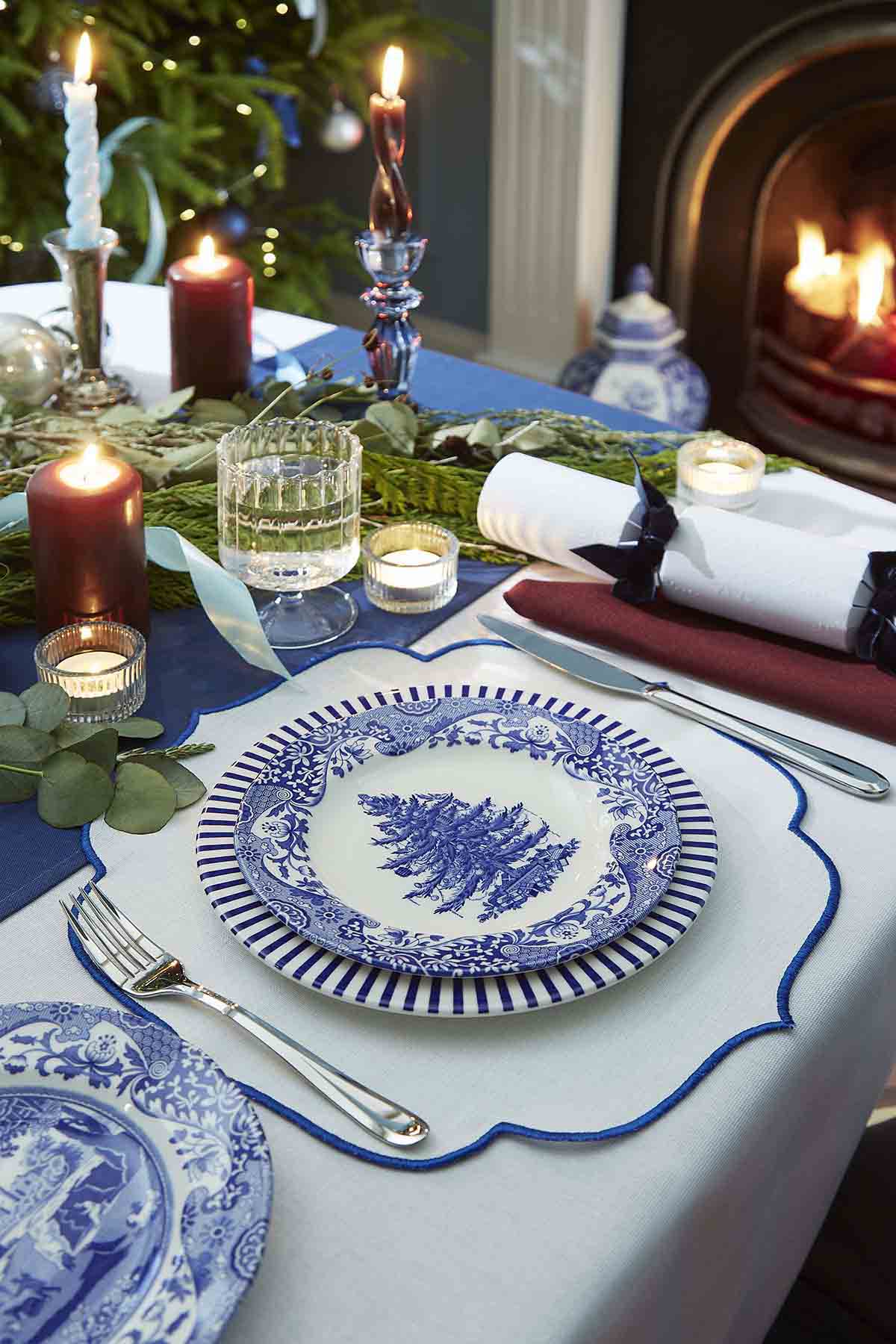 Blue Italian Christmas Set of 4 x 27cm Dinner Plates – Festive Blue Italian dinnerware CasaFenix