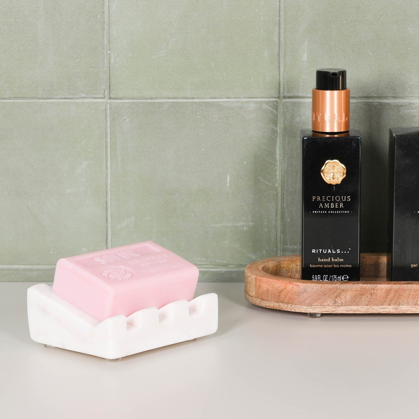 White Marble Grooved Soap Holder CasaFenix