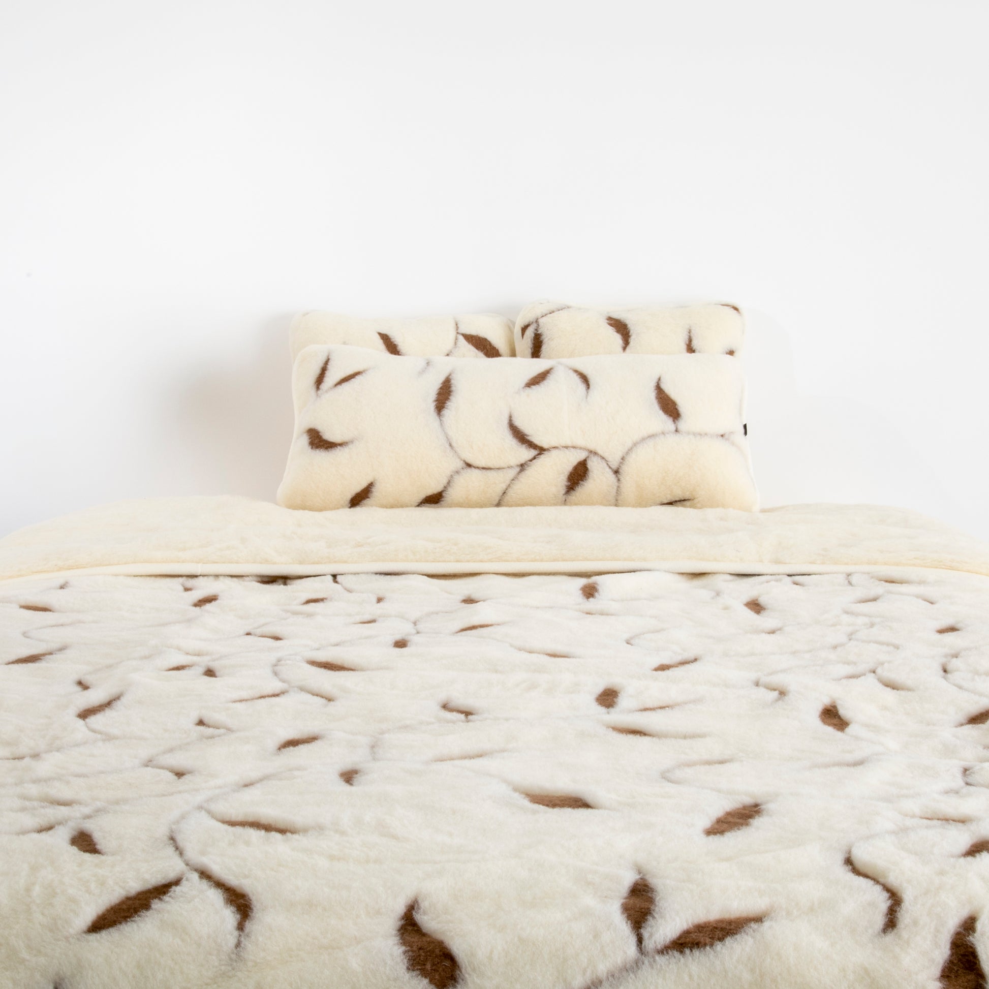 100% Merino Wool Quilt - Leaf Design 220 x 200cm in Cream - CasaFenix