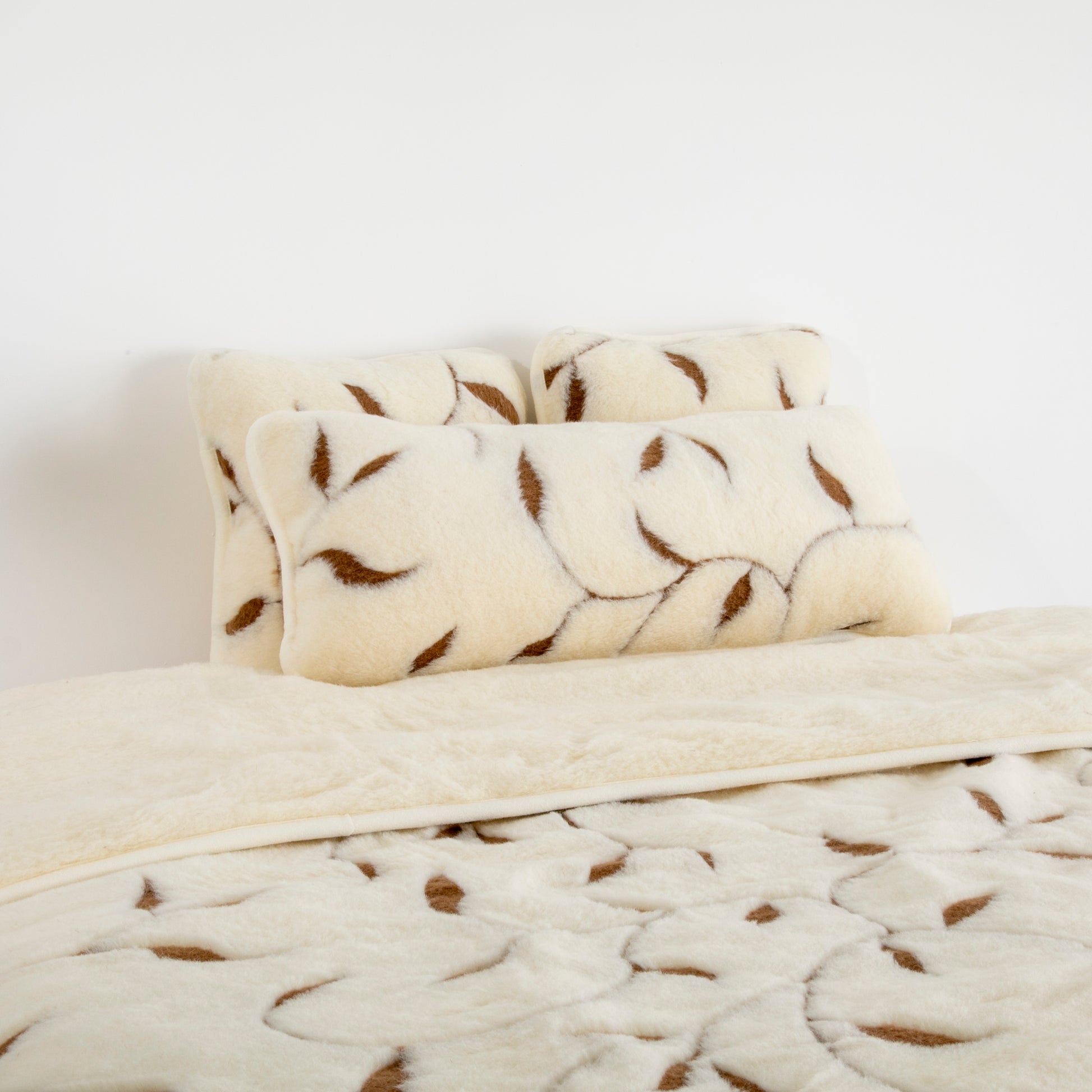 100% Merino Wool Quilt - Leaf Design 220 x 200cm in Cream - CasaFenix