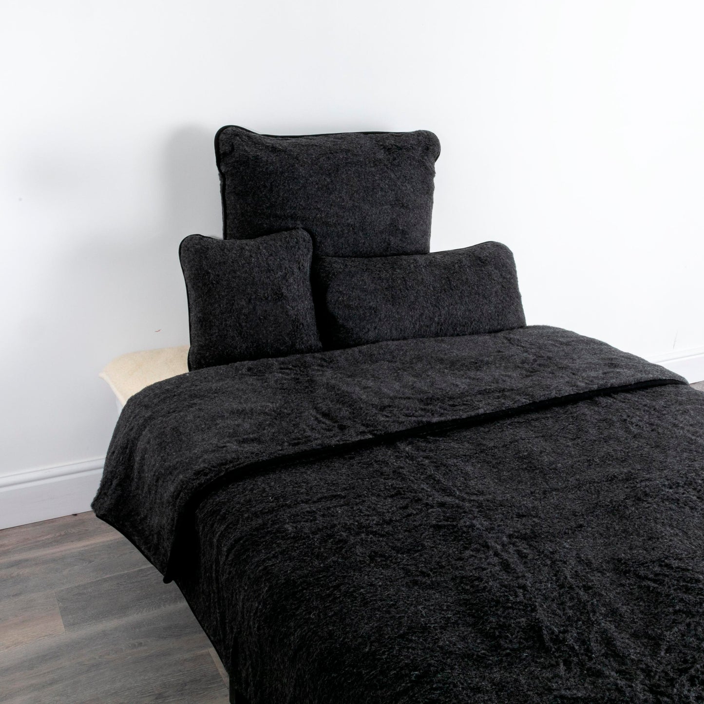 100% Merino Wool Quilt - Black 240 x 200cm - CasaFenix
