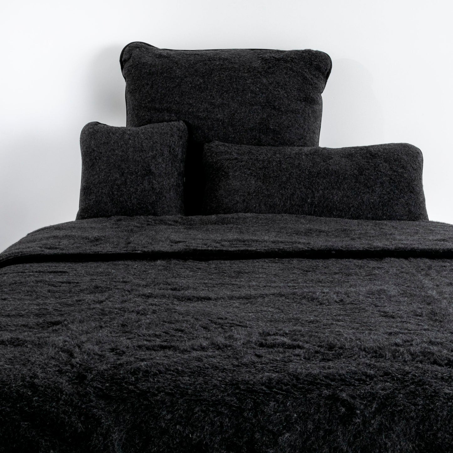 100% Merino Wool Quilt - Black 240 x 200cm - CasaFenix
