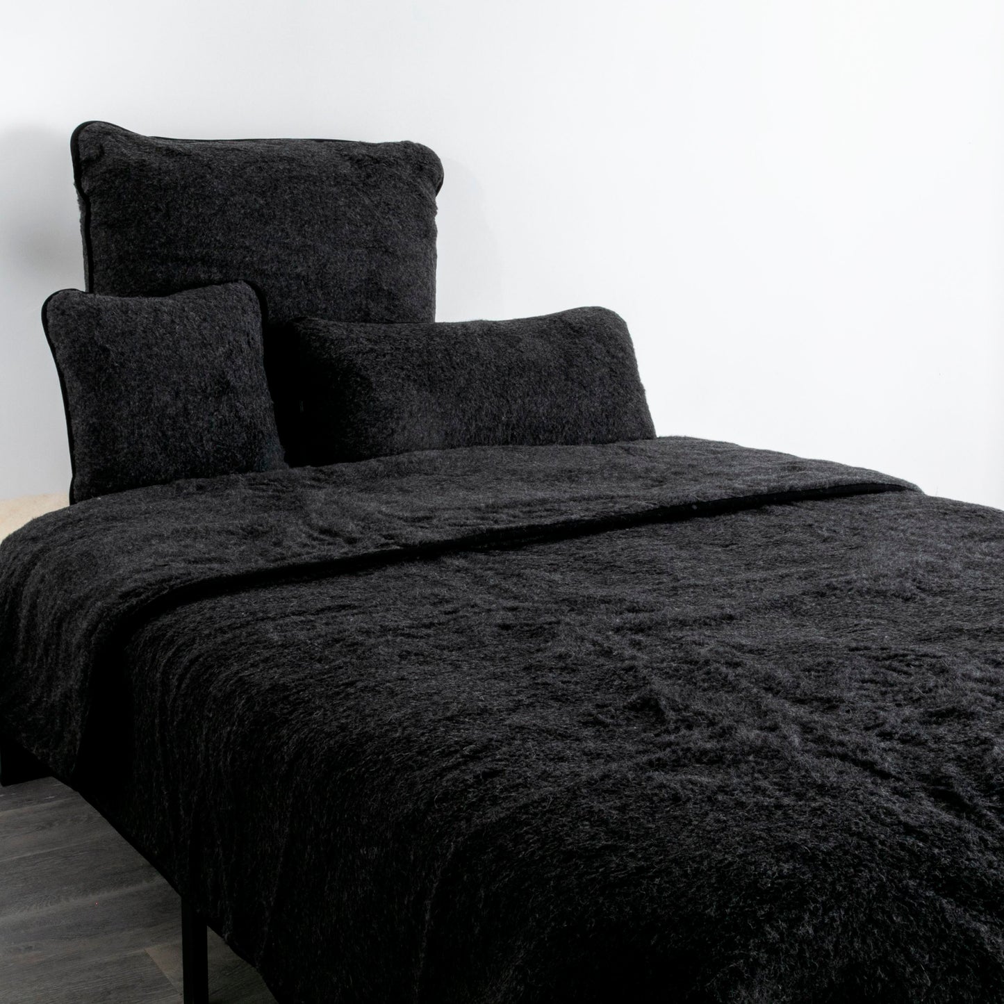 100% Merino Wool Quilt - Black 240 x 200cm - CasaFenix