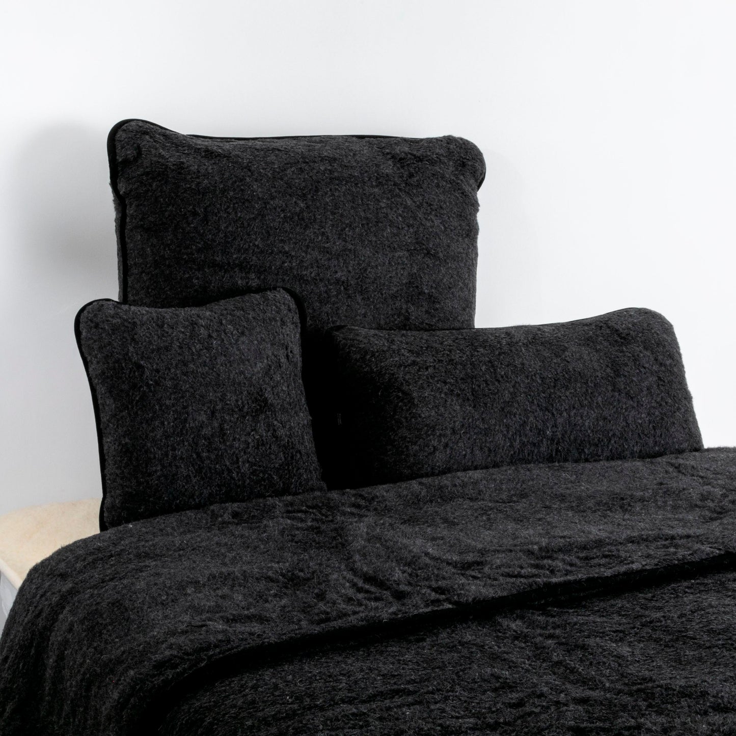 100% Merino Wool Quilt - Black 240 x 200cm - CasaFenix