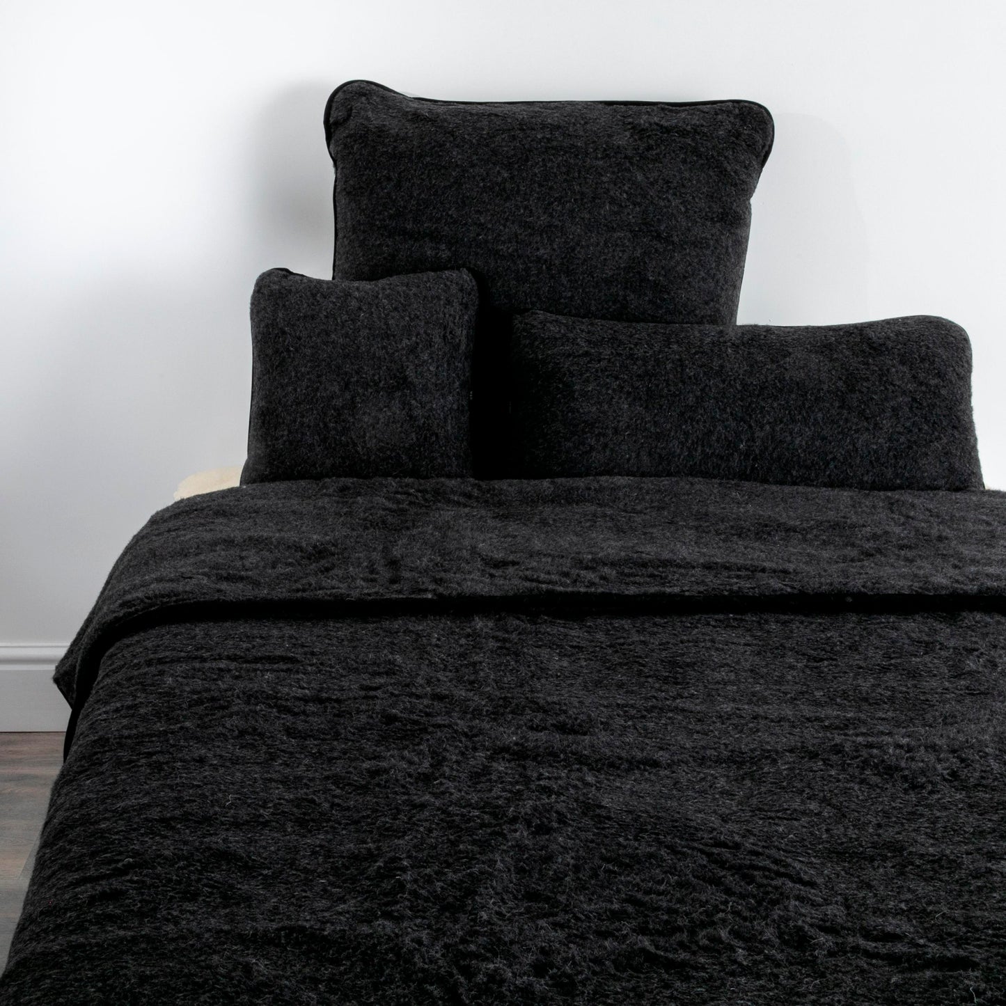100% Merino Wool Quilt - Black 240 x 200cm - CasaFenix