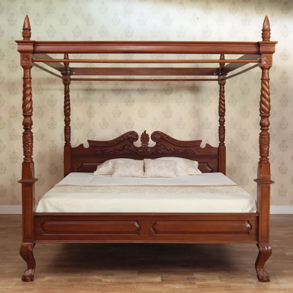 Queen Anne style Four Poster Bed - CasaFenix