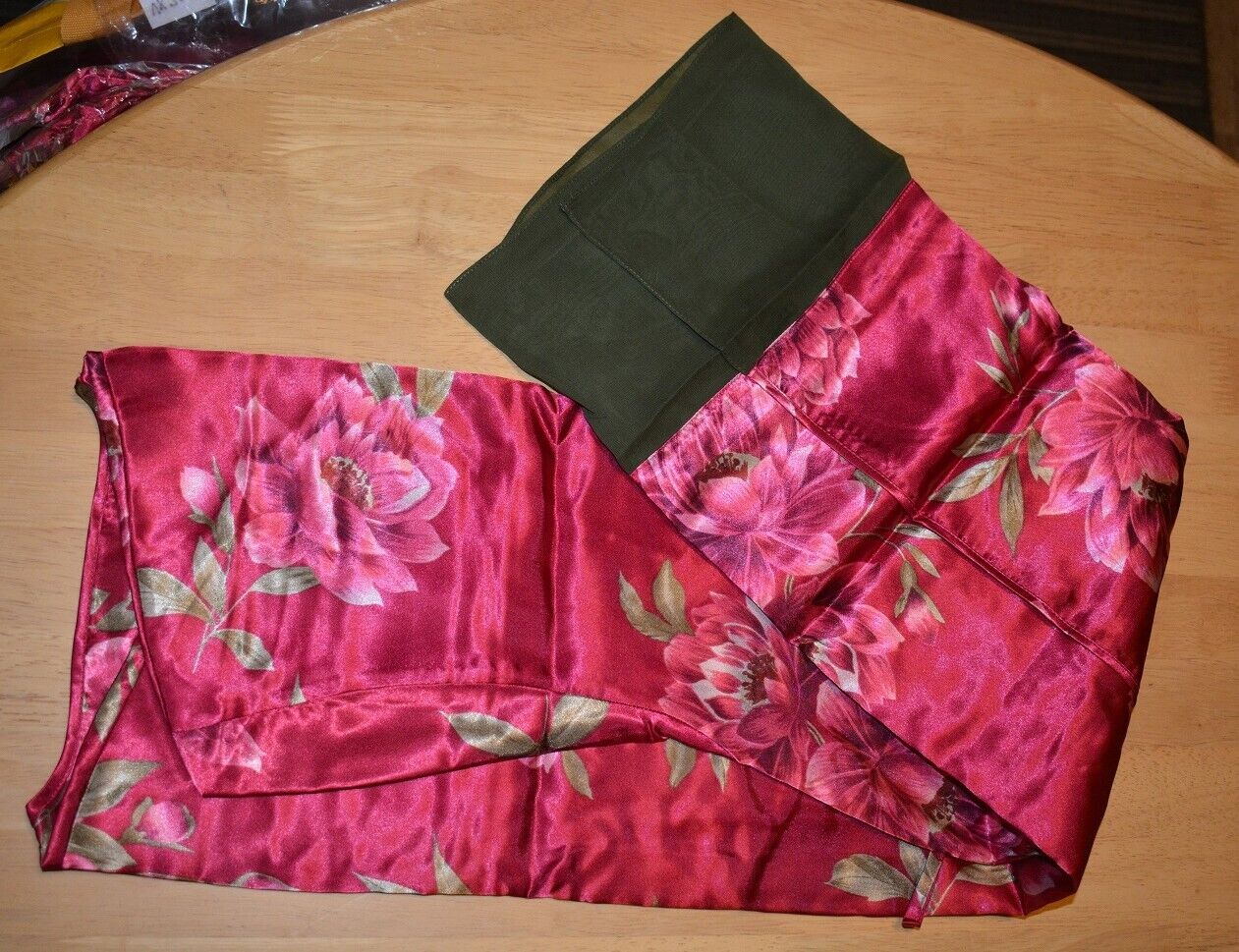 New Lingerie VX Intimate Red Floral Over Robe Size Small (489C matches 489A) VX246 Clothes, Shoes & Accessories:Women:Women's Clothing:Lingerie & Nightwear:Nightwear CasaFenix