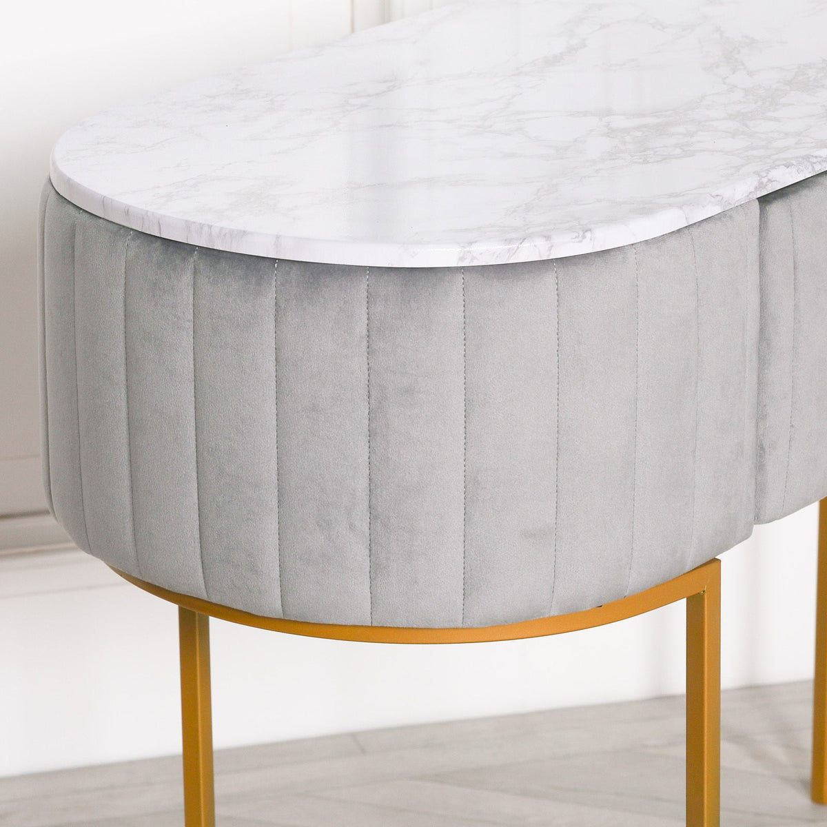 Grey Ribbed Velvet Dressing Table with Marble-Effect Top & Gold Base — 121cm Dressing Table CasaFenix