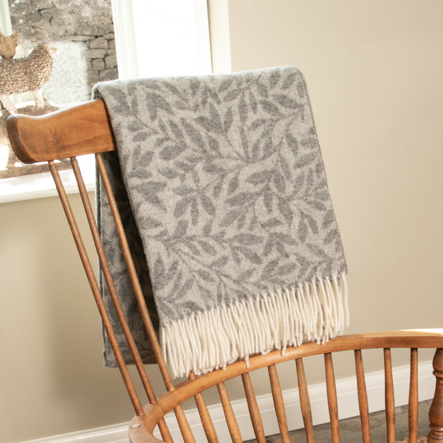 Leaf Pattern Grey Wool Blanket 200 x 140cm - CasaFenix