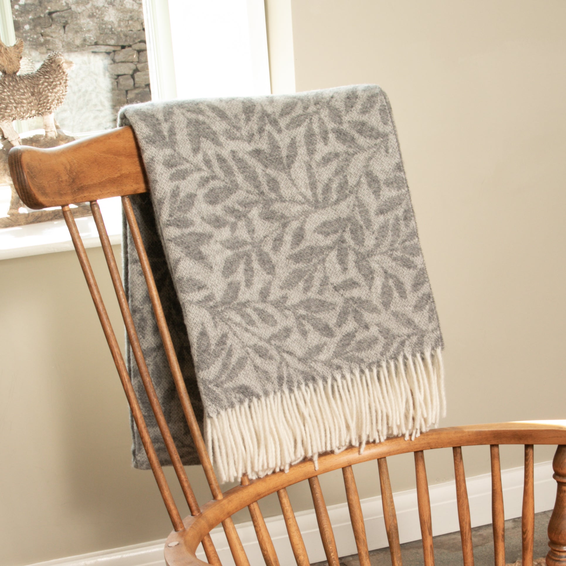Leaf Pattern Grey Wool Blanket 200 x 140cm - CasaFenix