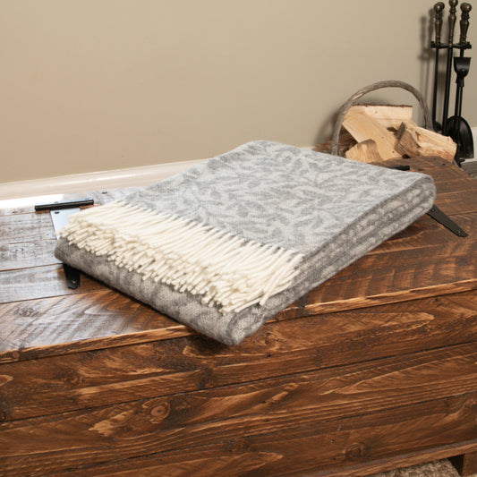 Leaf Pattern Grey Wool Blanket 200 x 140cm - CasaFenix