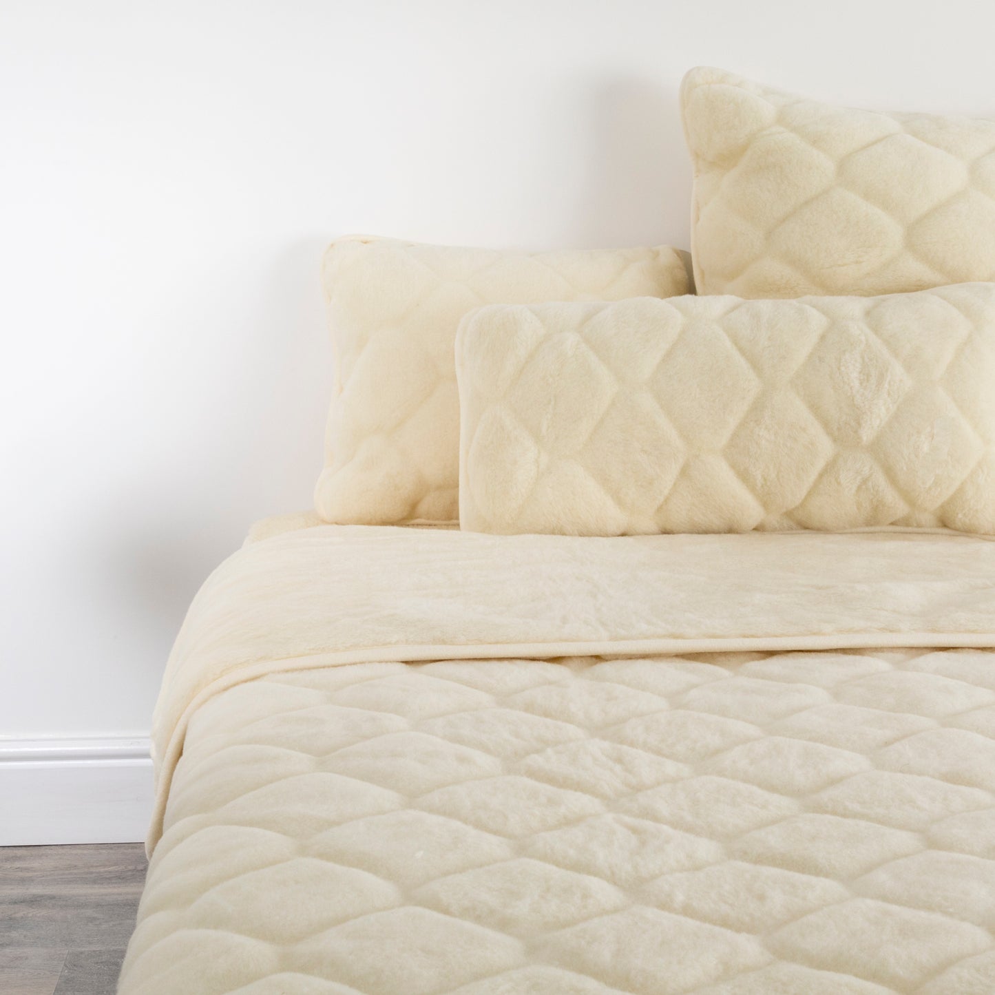 100% Cashmere Wool Quilt - Natural Cream Colour -  Shapes 200 x 140cm - CasaFenix