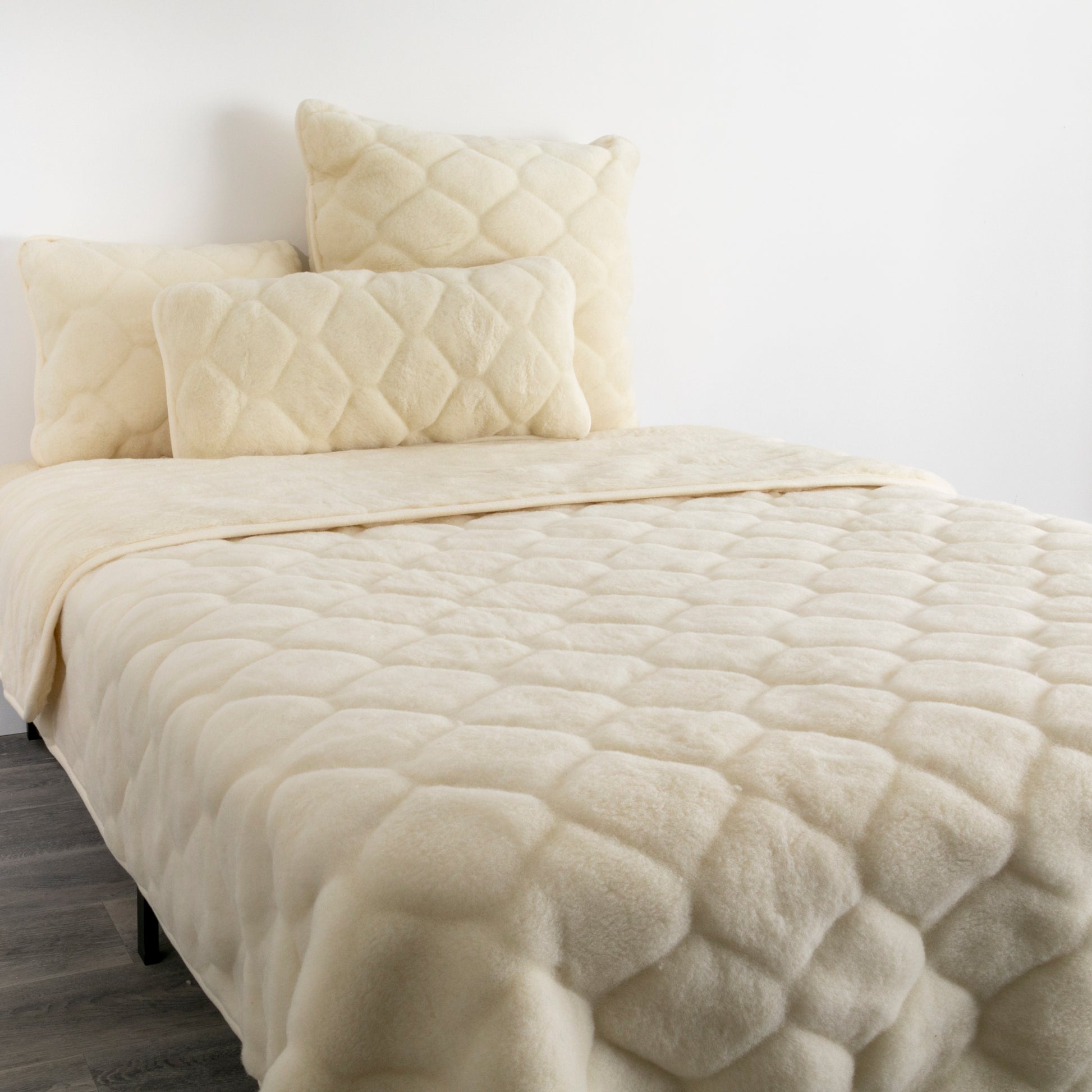100% Cashmere Wool Quilt - Natural Cream Colour -  Shapes 200 x 140cm - CasaFenix