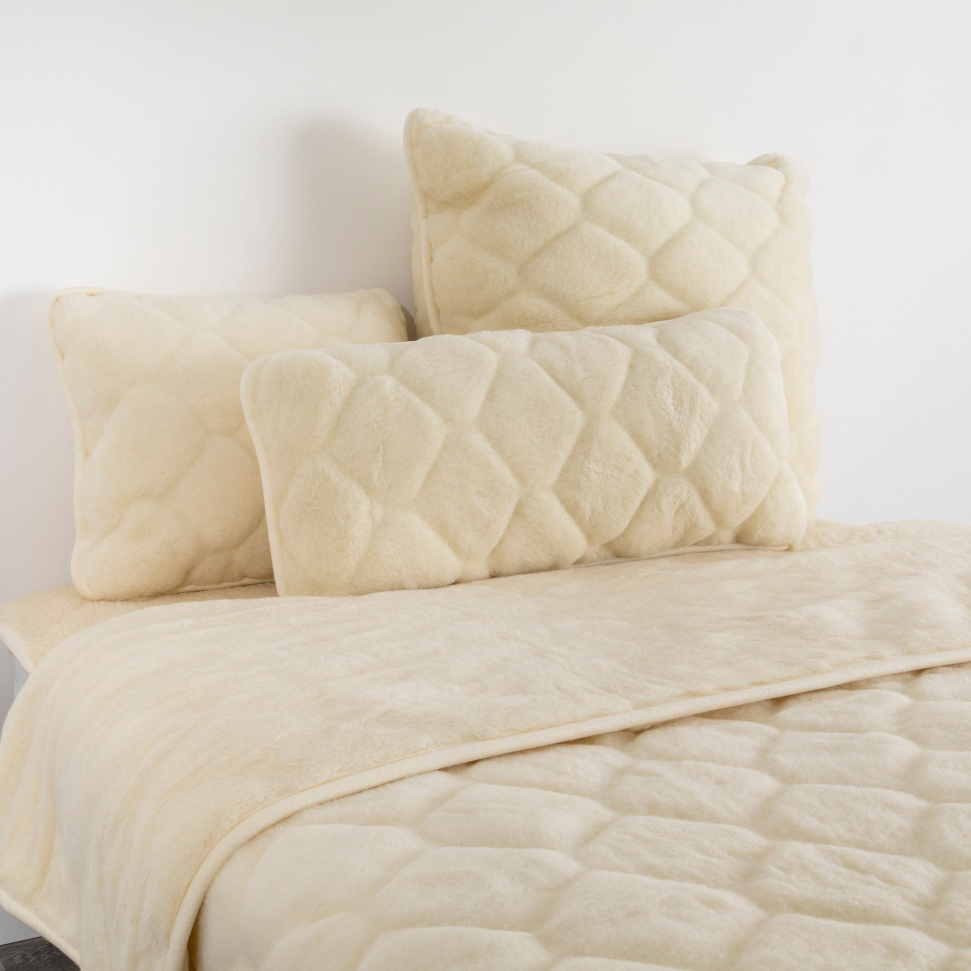 100% Cashmere Wool Quilt - Natural Cream Colour -  Shapes 200 x 140cm - CasaFenix