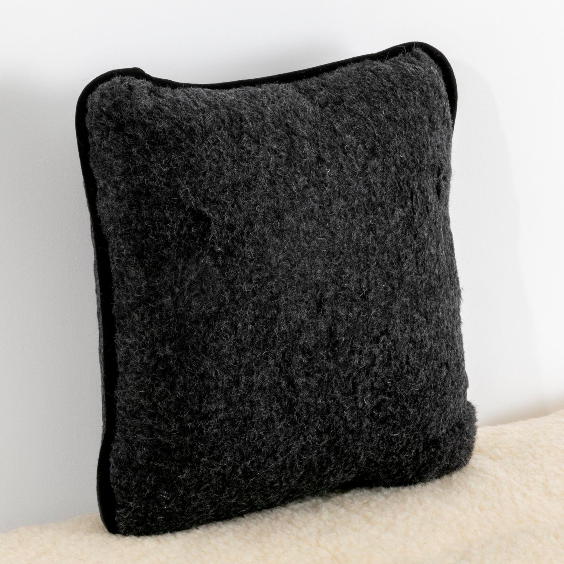 100% Merino Wool Pillow - Black 45x45cm - CasaFenix