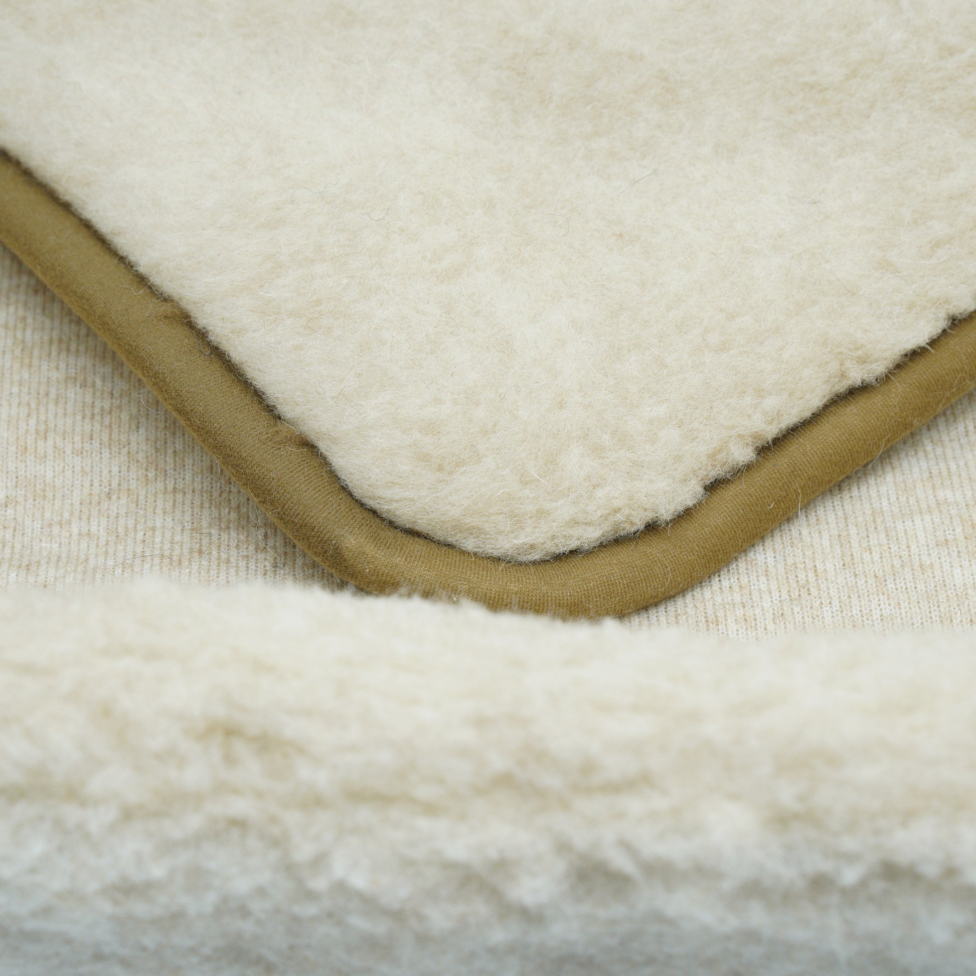 100% Luxury Merino Wool Pet Bed Cat / Dog Cappuccino Colour 60 x 40cm MEDIUM - CasaFenix