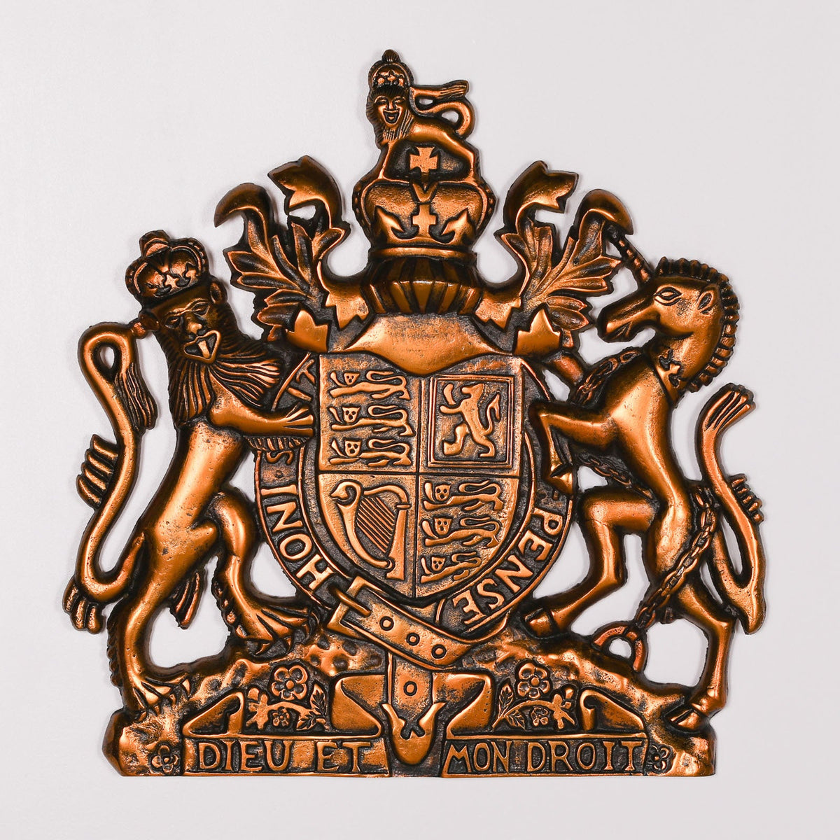 Cast Aluminium Coat of Arms Wall Plaque in Vintage Gold Wall art CasaFenix