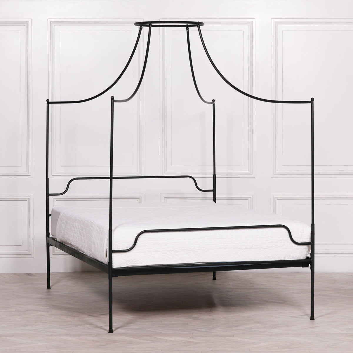 Black Iron Four-Poster Bed with Curtain Ring and Acacia Slats | King 5ft Beds & Bed Frames CasaFenix