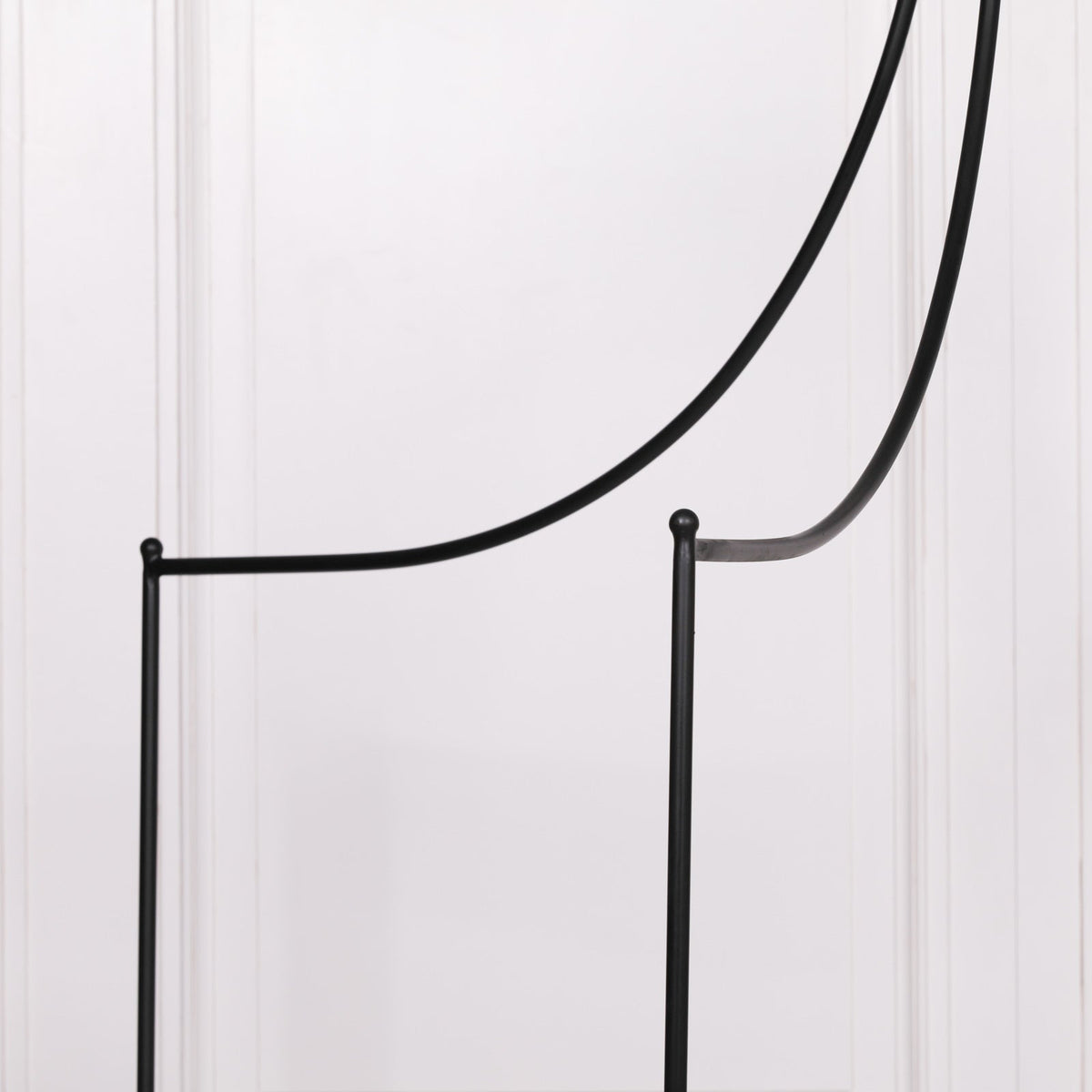Black Iron Four-Poster Bed with Curtain Ring and Acacia Slats | King 5ft Beds & Bed Frames CasaFenix