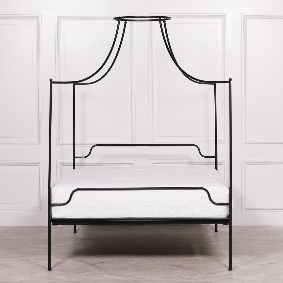 Black Iron Four-Poster Bed with Curtain Ring and Acacia Slats | King 5ft Beds & Bed Frames CasaFenix