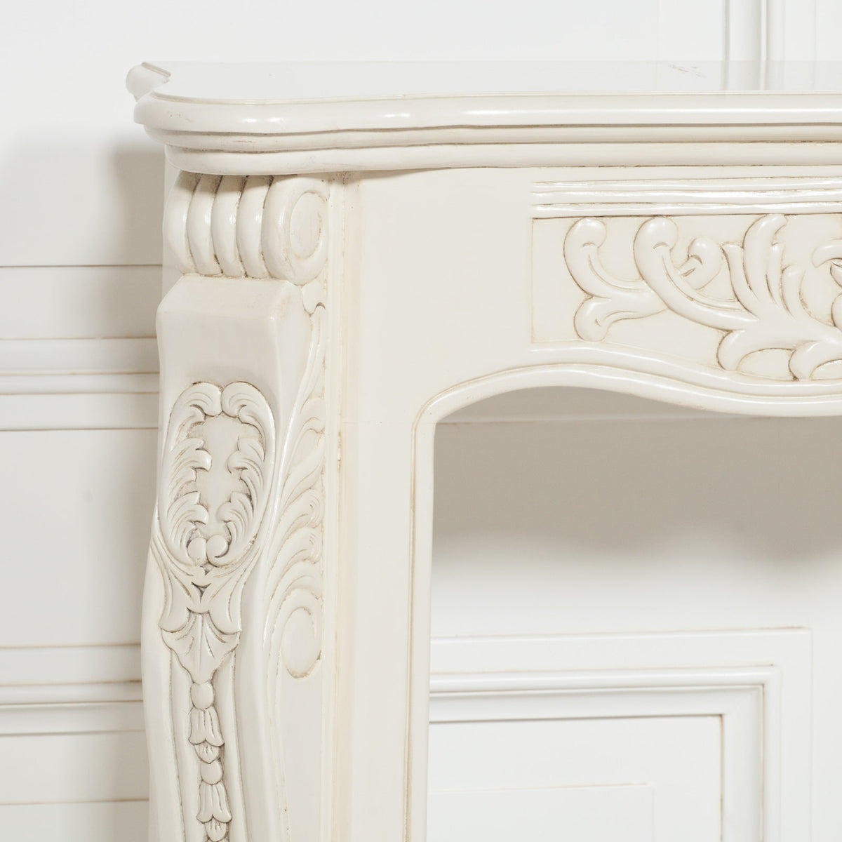 Aged Ivory Hand-Carved Mahogany Wood Fire Surround and Mantel Fire surround CasaFenix