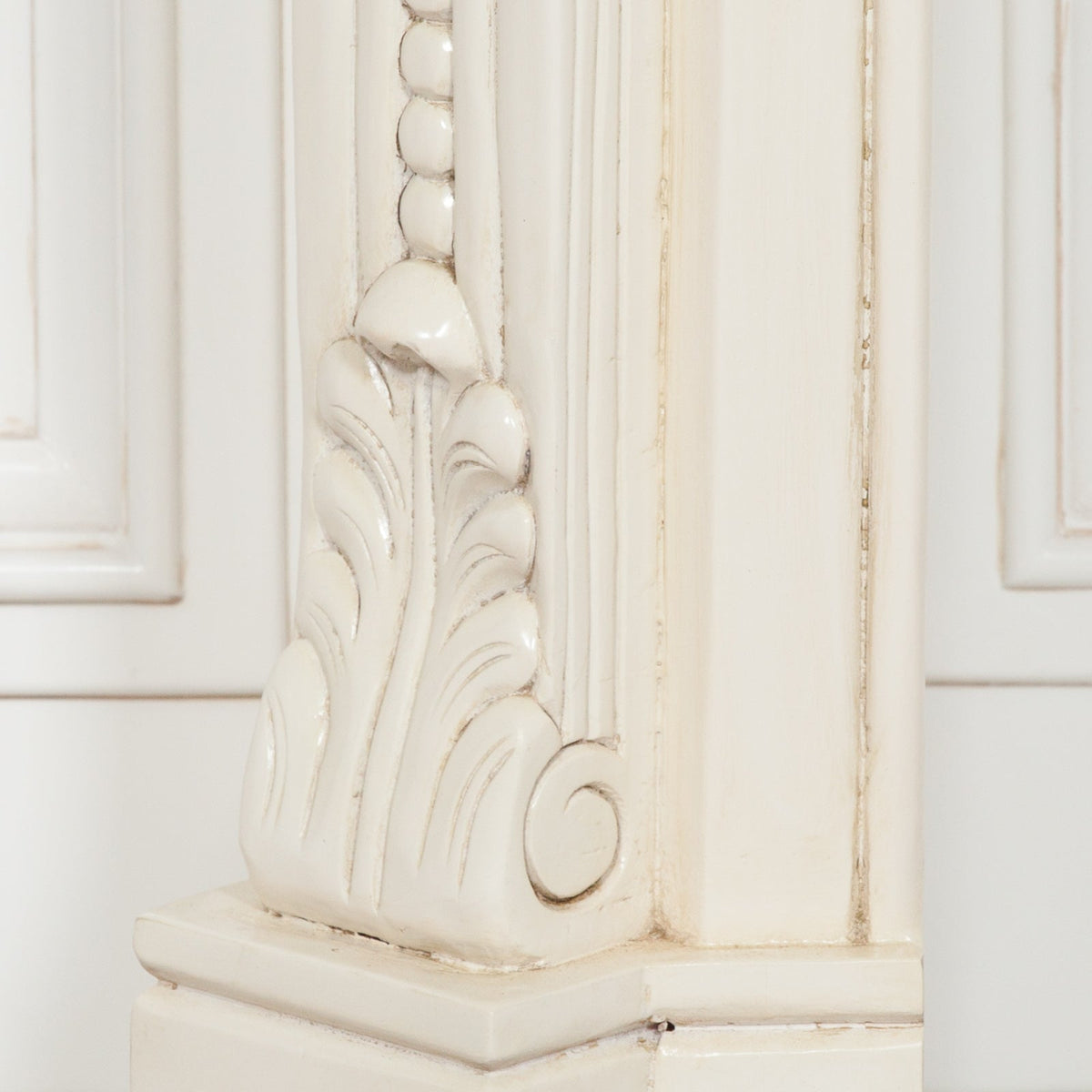 Aged Ivory Hand-Carved Mahogany Wood Fire Surround and Mantel Fire surround CasaFenix