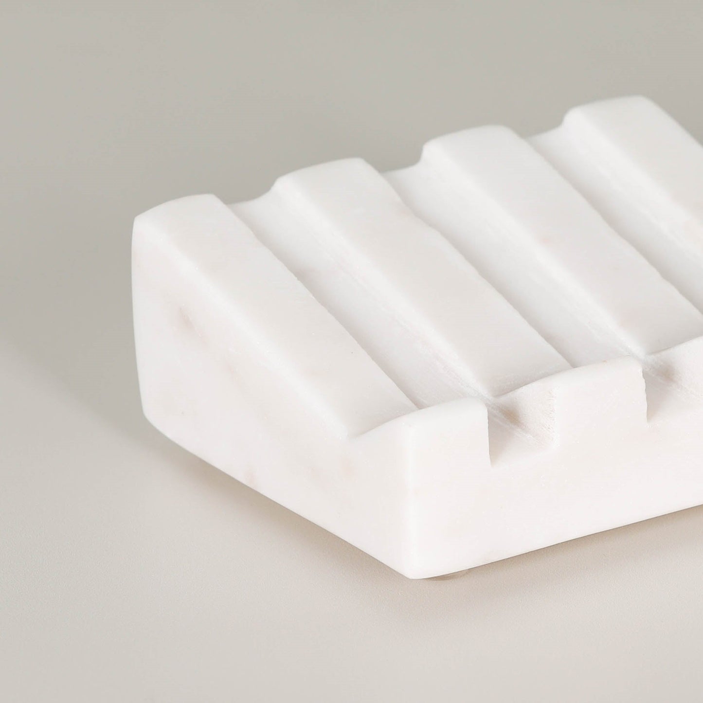 White Marble Grooved Soap Holder  CasaFenix