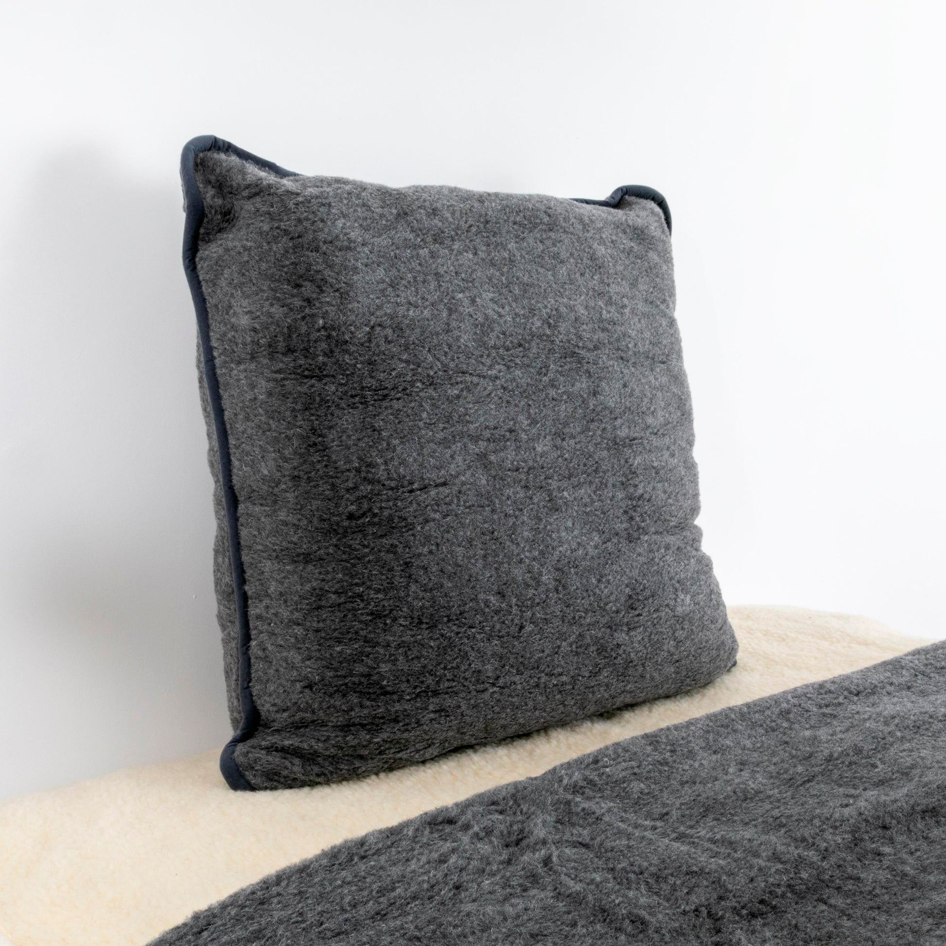 100% Merino Wool Pillow - Grey - CasaFenix