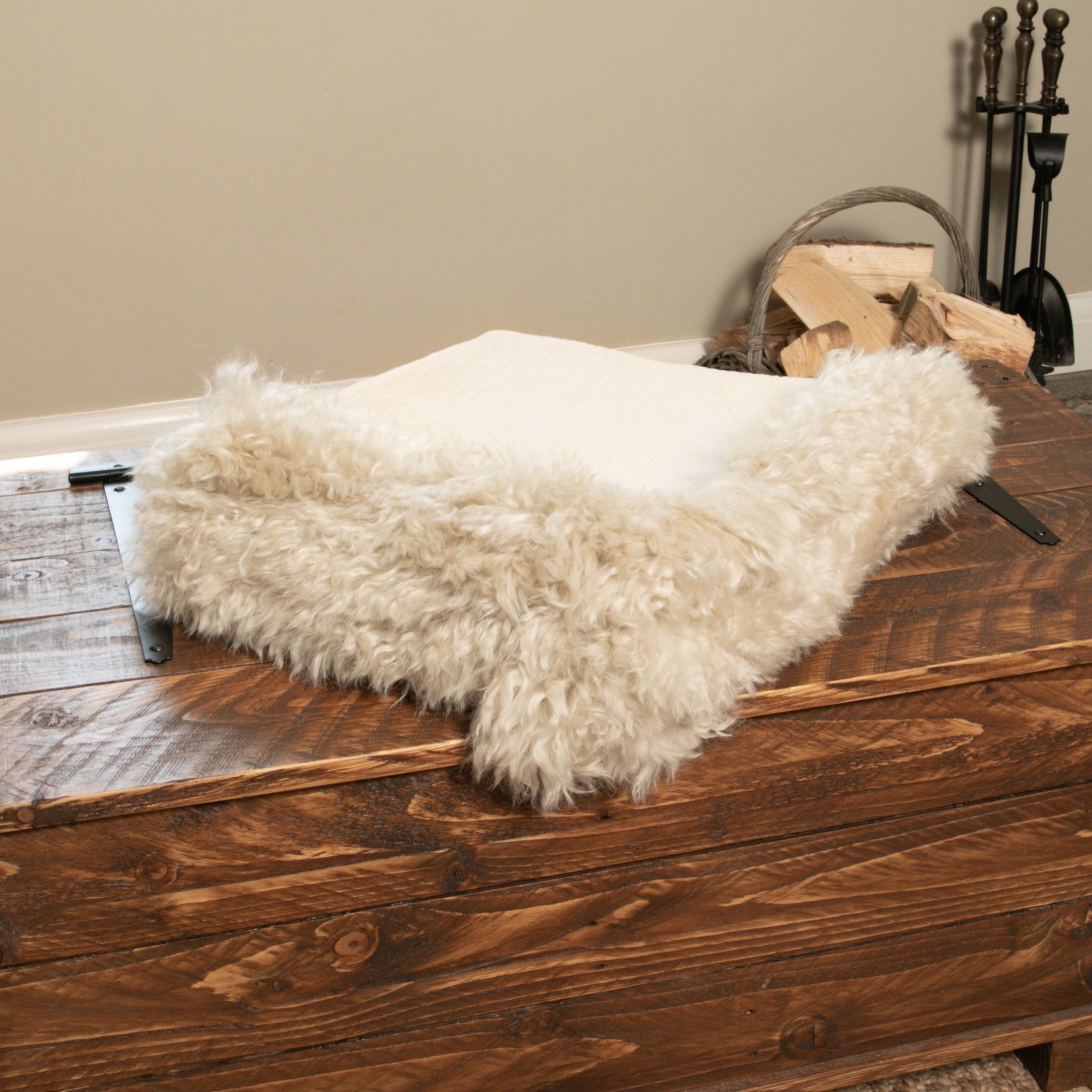 Beige Linen Blanket Sheepskin Trim 140 x 180cm - CasaFenix