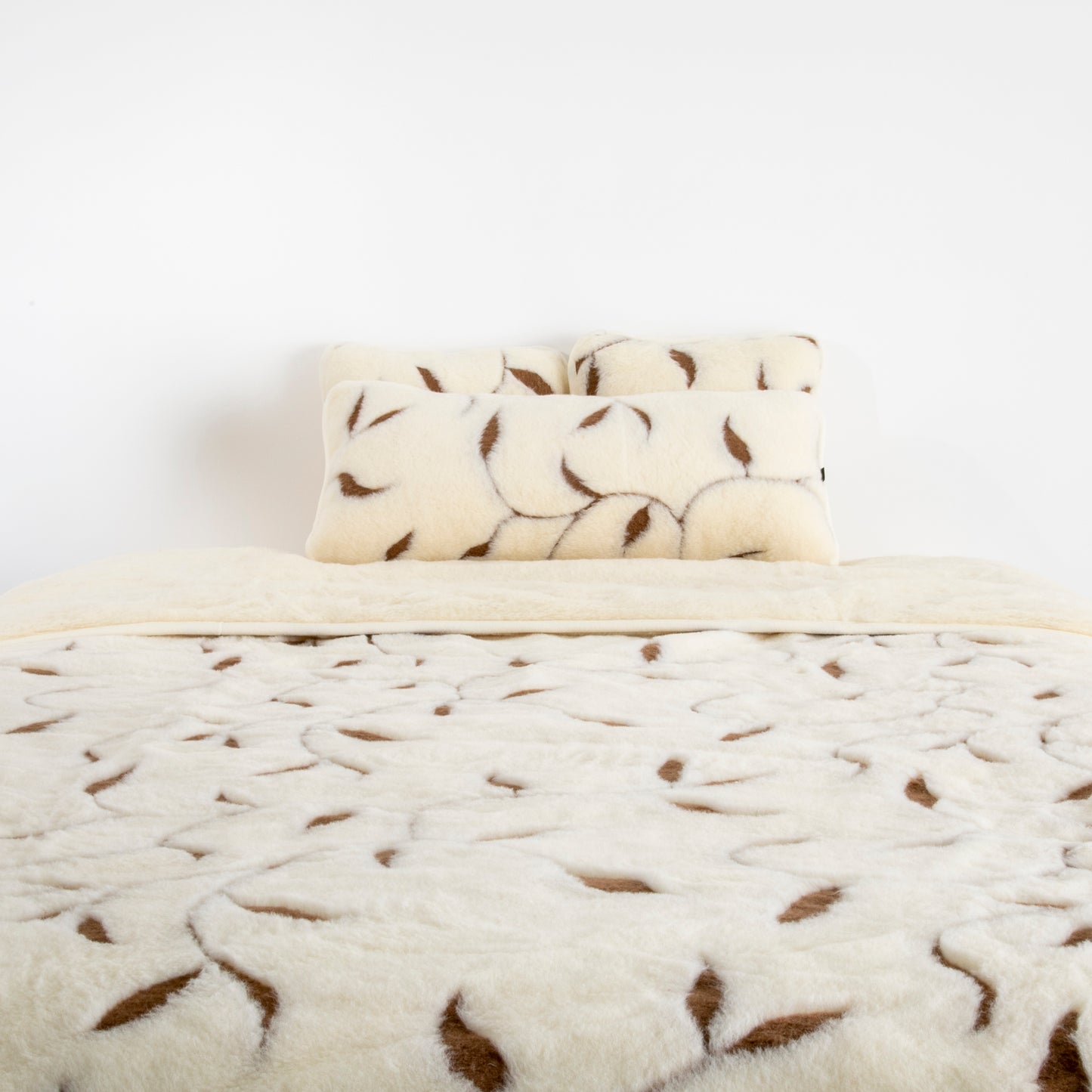100% Merino Wool Quilt - Leaf Design 220 x 200cm in Cream - CasaFenix