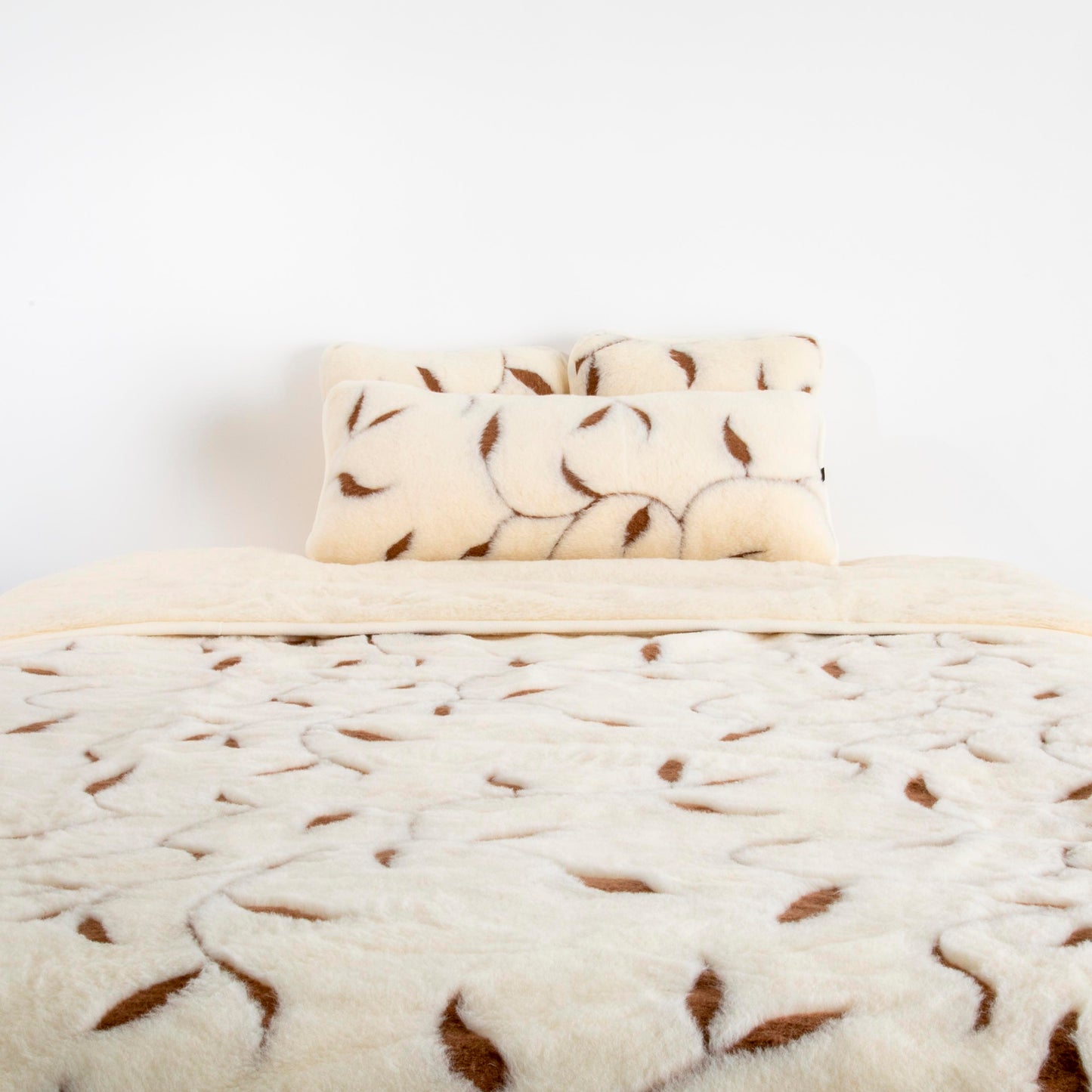 100% Merino Wool Quilt - Leaf Design 220 x 200cm in Cream - CasaFenix