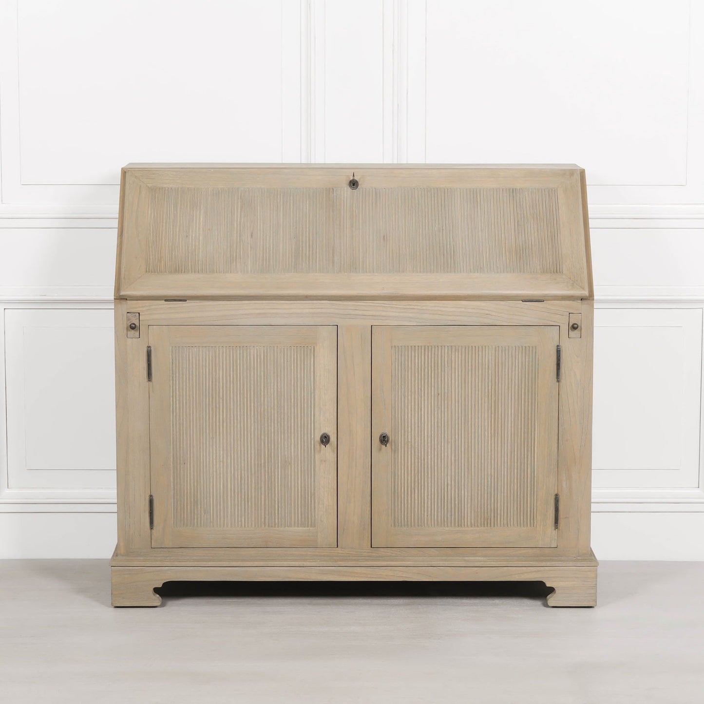 Rustic White Cedar Wood Rustic Wooden Bureau Desk Desk CasaFenix