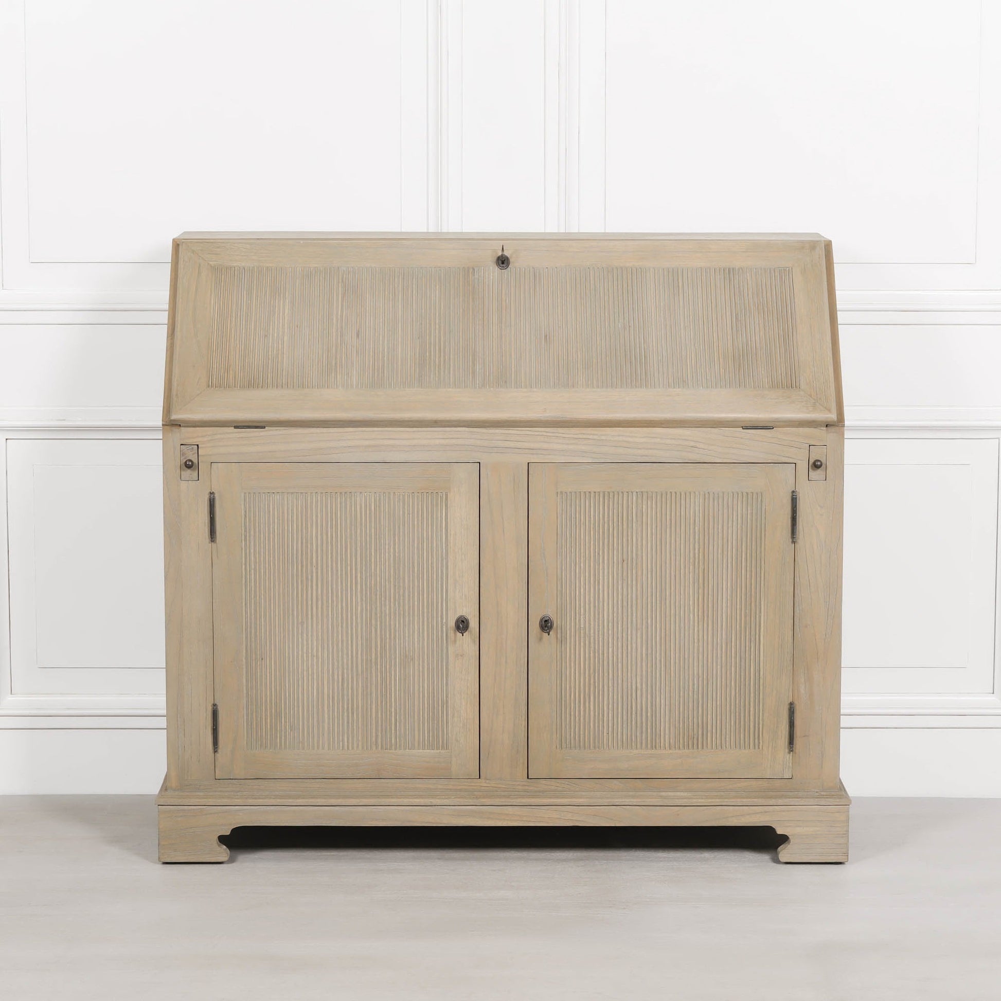 Rustic White Cedar Wood Rustic Wooden Bureau Desk Desk CasaFenix