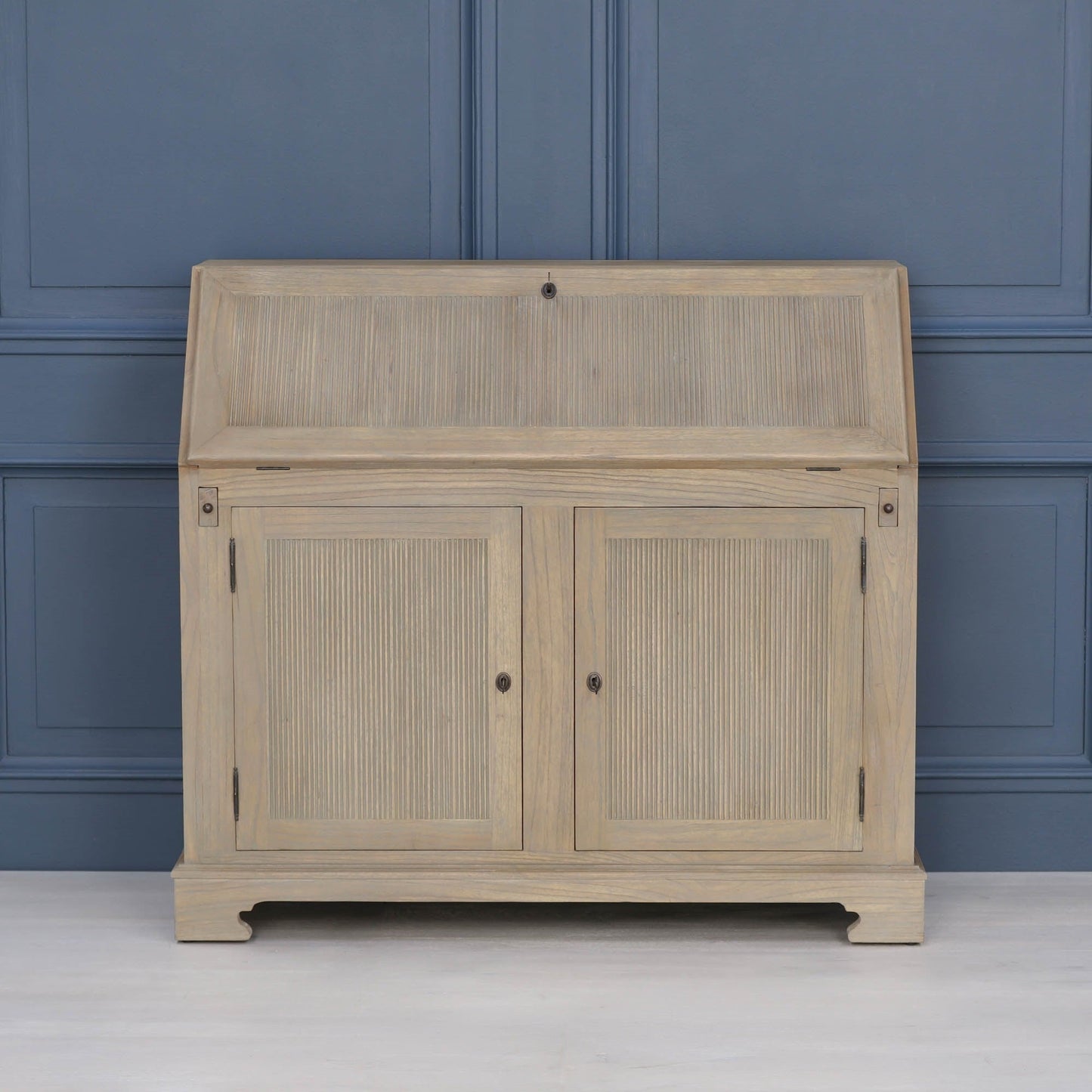 Rustic White Cedar Wood Rustic Wooden Bureau Desk Desk CasaFenix