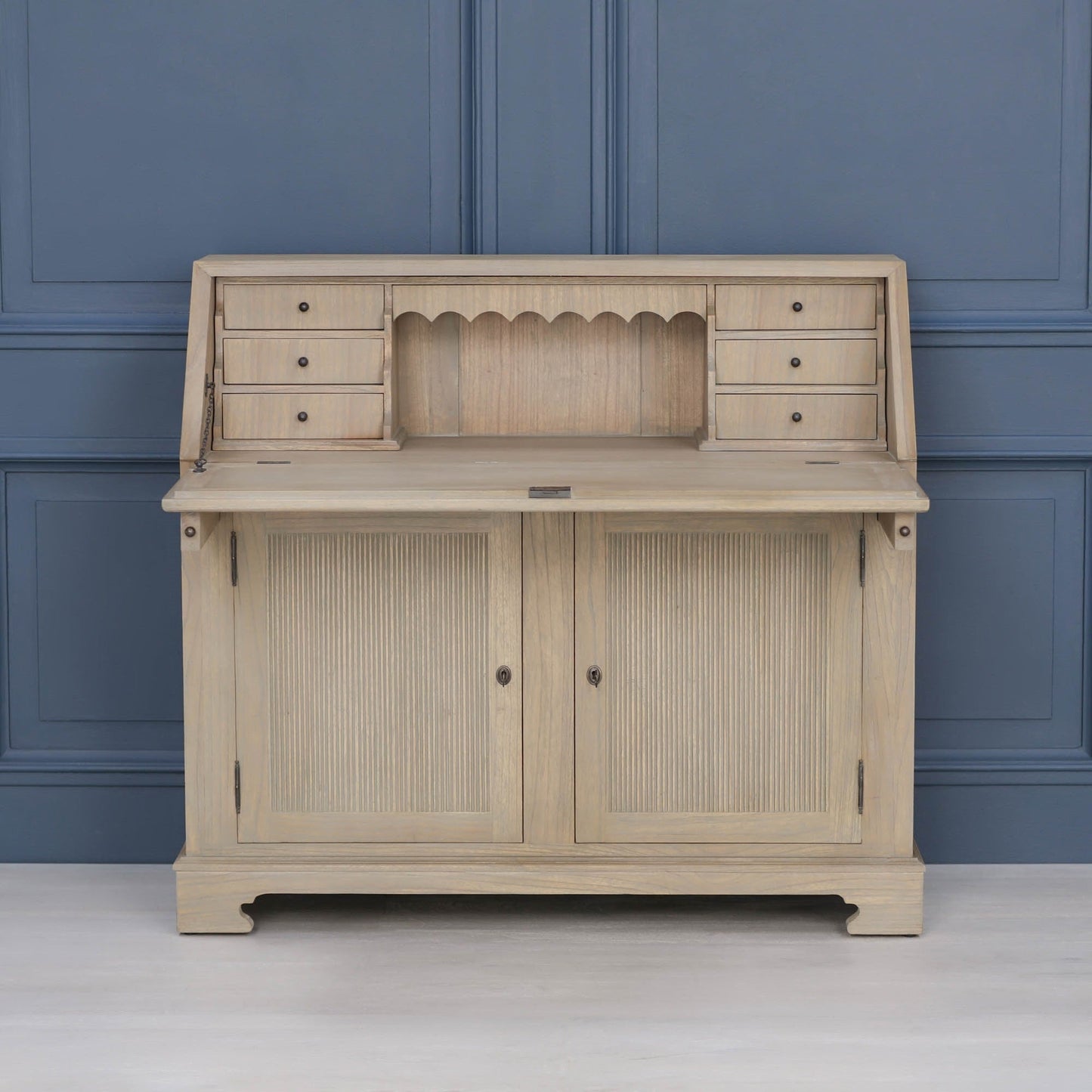 Rustic White Cedar Wood Rustic Wooden Bureau Desk Desk CasaFenix