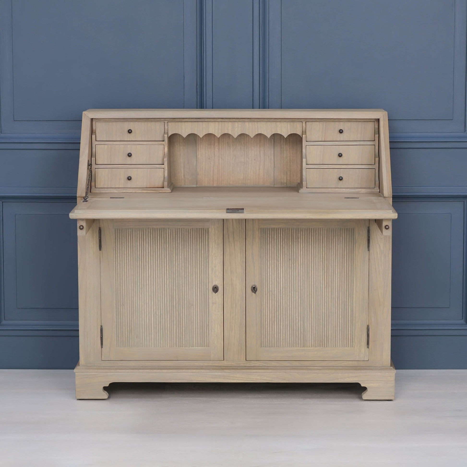 Rustic White Cedar Wood Rustic Wooden Bureau Desk Desk CasaFenix