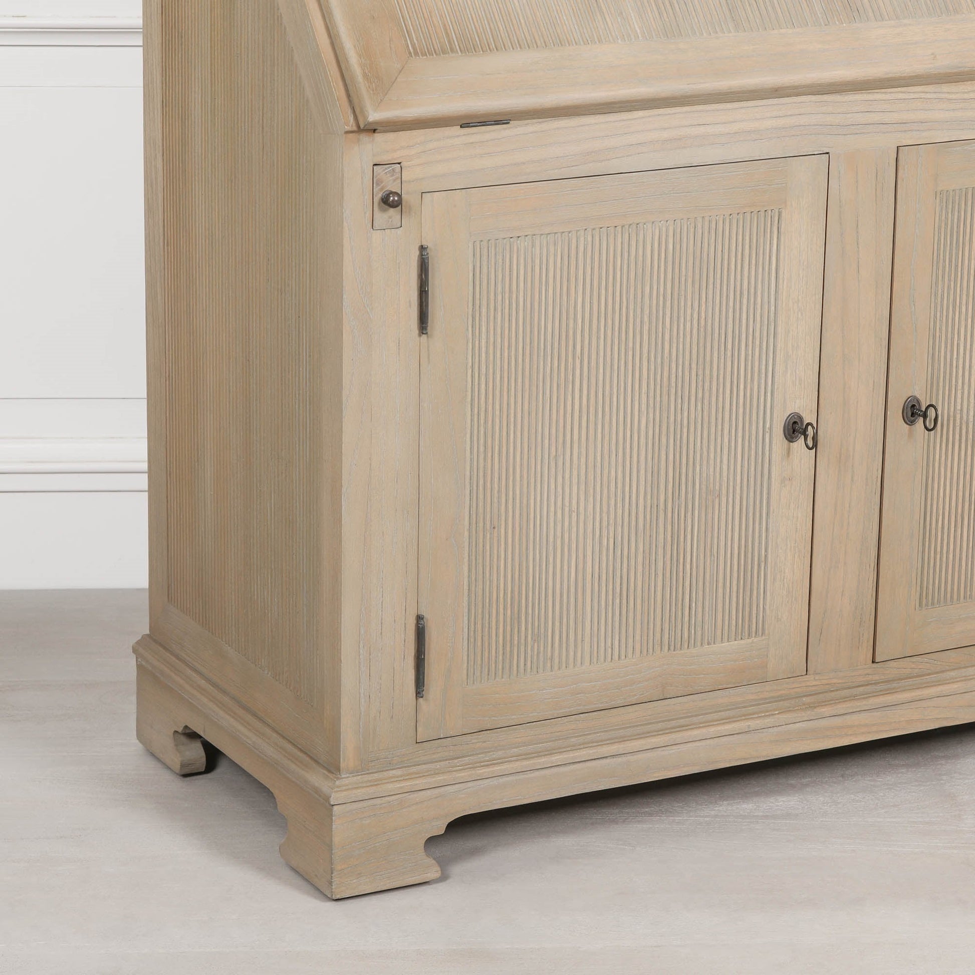 Rustic White Cedar Wood Rustic Wooden Bureau Desk Desk CasaFenix