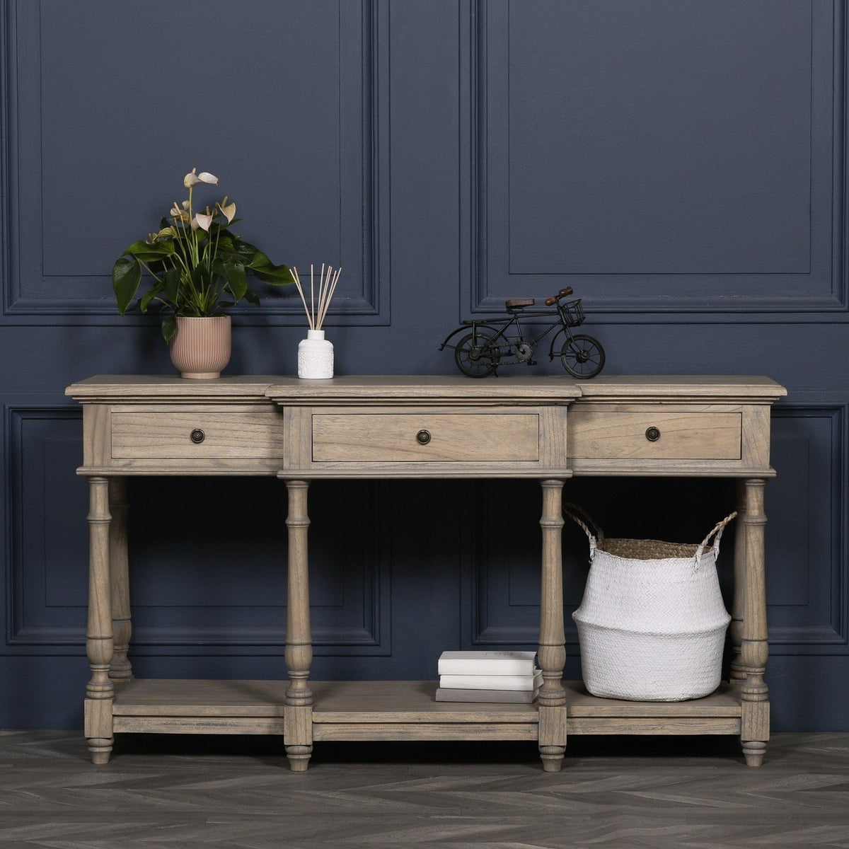 White Cedar Breakfront Console Table with Turned Legs 152cm Rustic Finish Console table CasaFenix