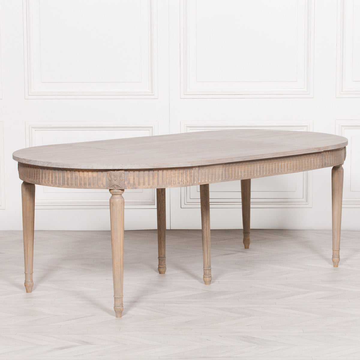 Rustic Extendable Dining Table in White Cedar | 117–206cm Dining table CasaFenix