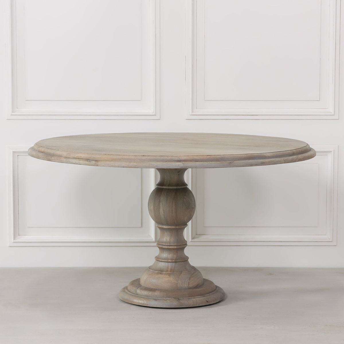Rustic Round Pedestal Dining Table in White Cedar | 147cm Dining table CasaFenix
