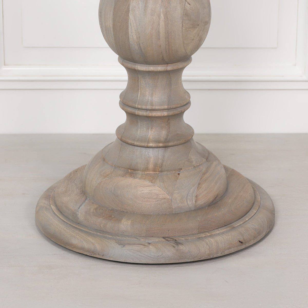 Rustic Round Pedestal Dining Table in White Cedar | 147cm Dining table CasaFenix
